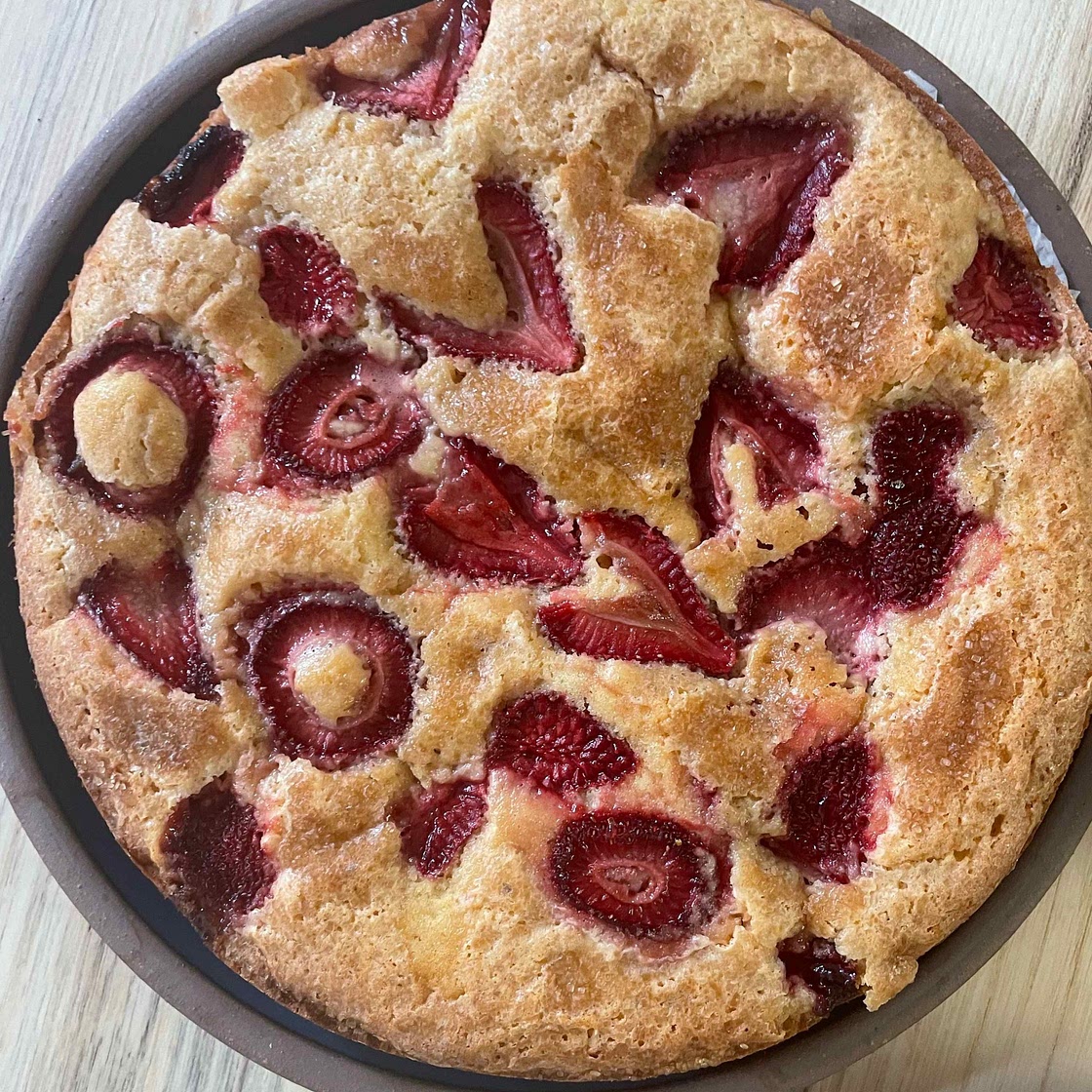 Old-Fashioned Strawberry Cake
