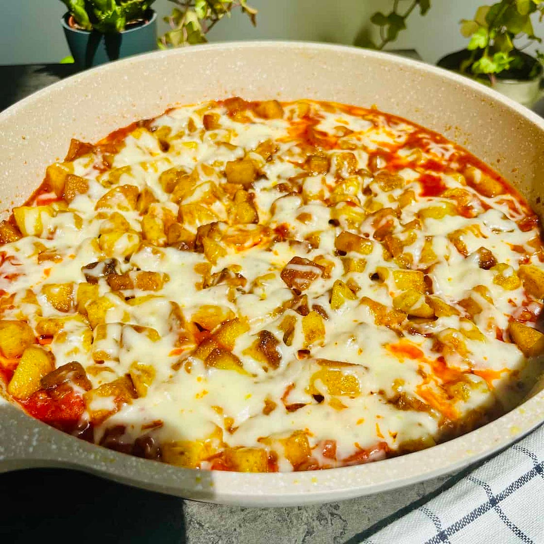 Bolognese Potatoes with Cheese