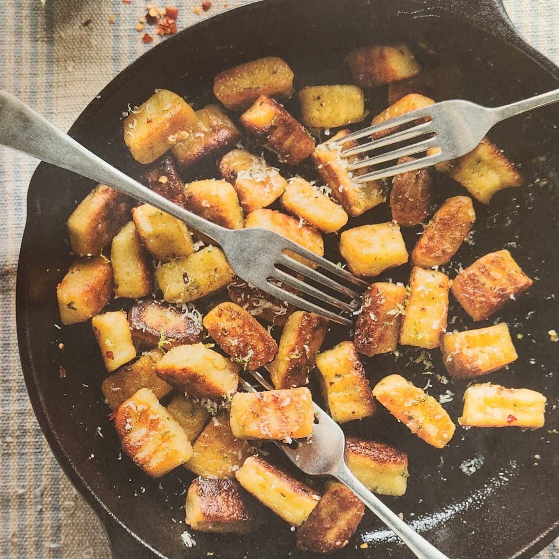 Gnocchis à la Ricotta et à la Ciboulette Poêlés dans un Beurre à l'Ail, au Chili et à la Lime