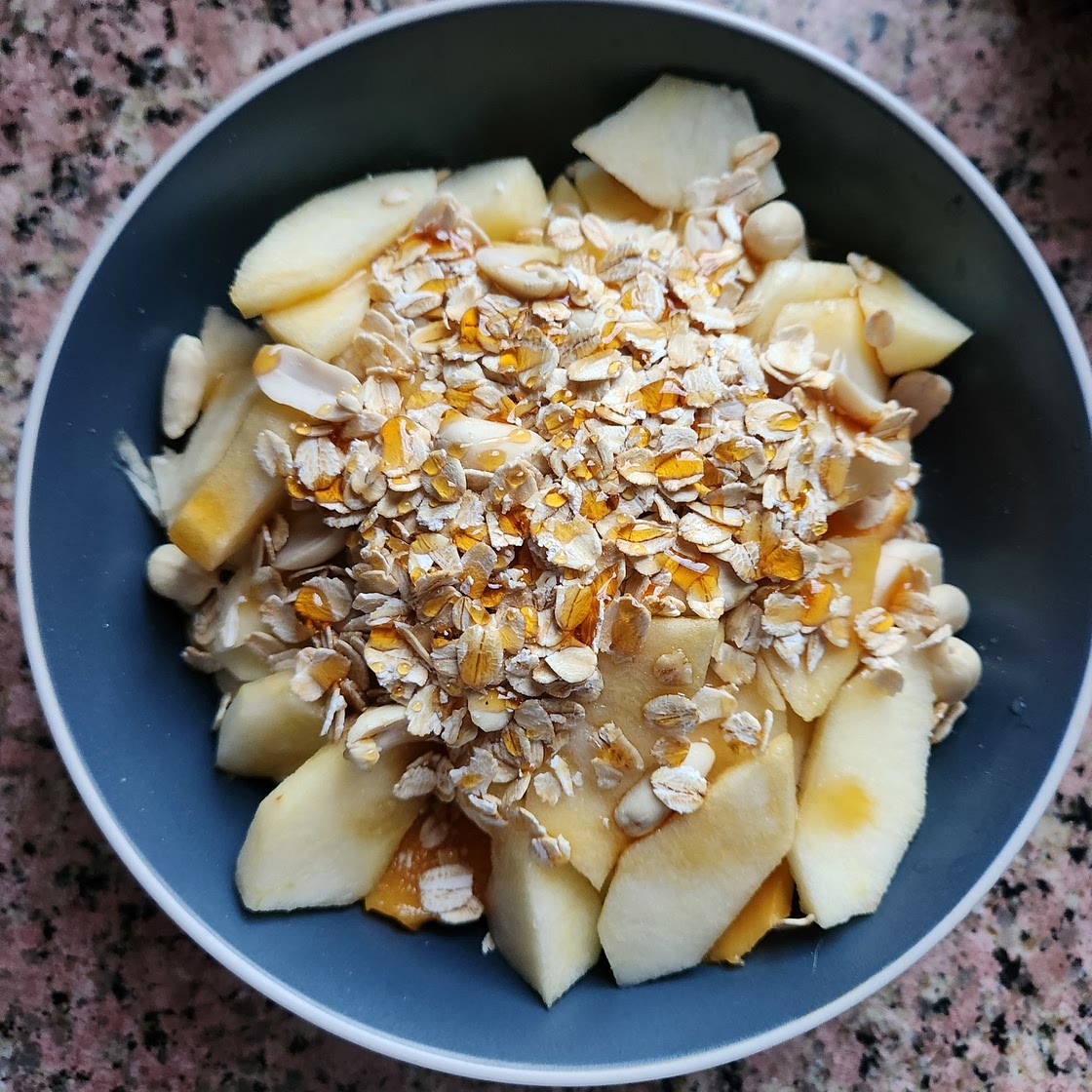 Healthy fruits with oats and peanuts