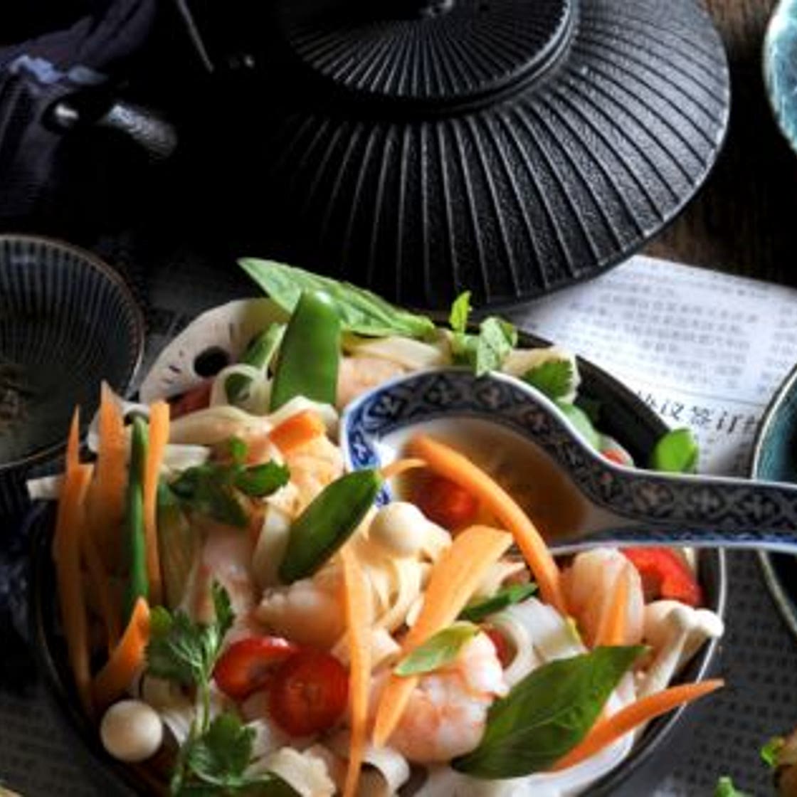 Salade japonaise aux crevettes et crudités