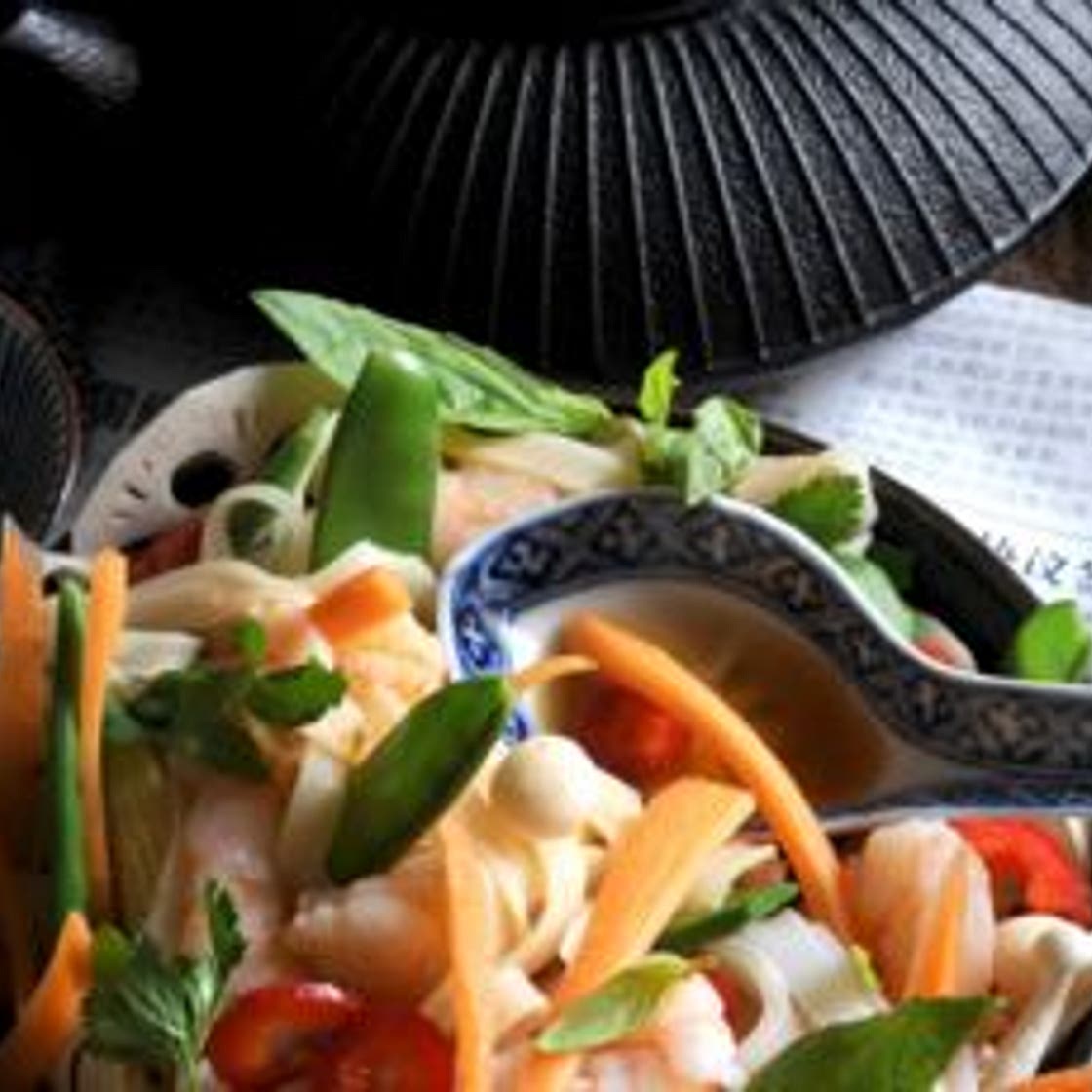 Salade japonaise aux crevettes et crudités