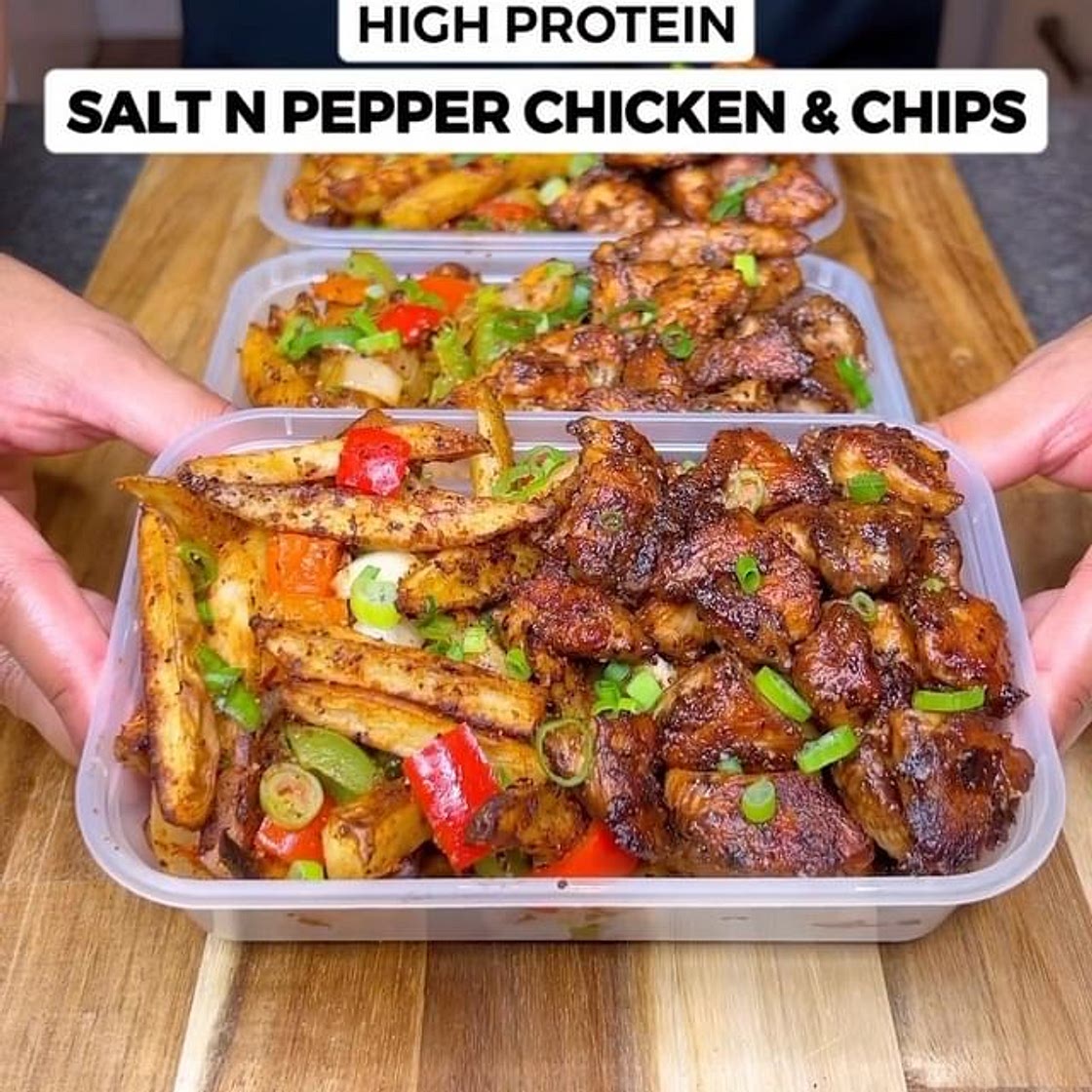 High Protein Crispy Salt n Pepper Chicken & Chips Meal Prep! Only 436 Calories per serve🤌🏽🔥 Combining 2 very popular takeout meals! This tastes absolutely delicious, is low in calories, filling and easy to make for the week ahead! Macros per serving