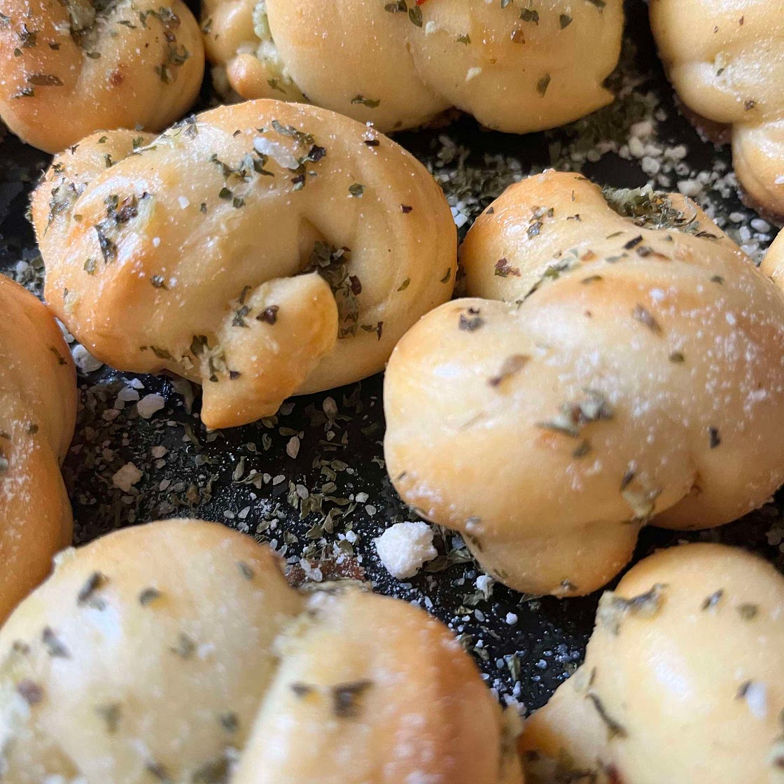 Easy Pizza dough Garlic Parmesan knots