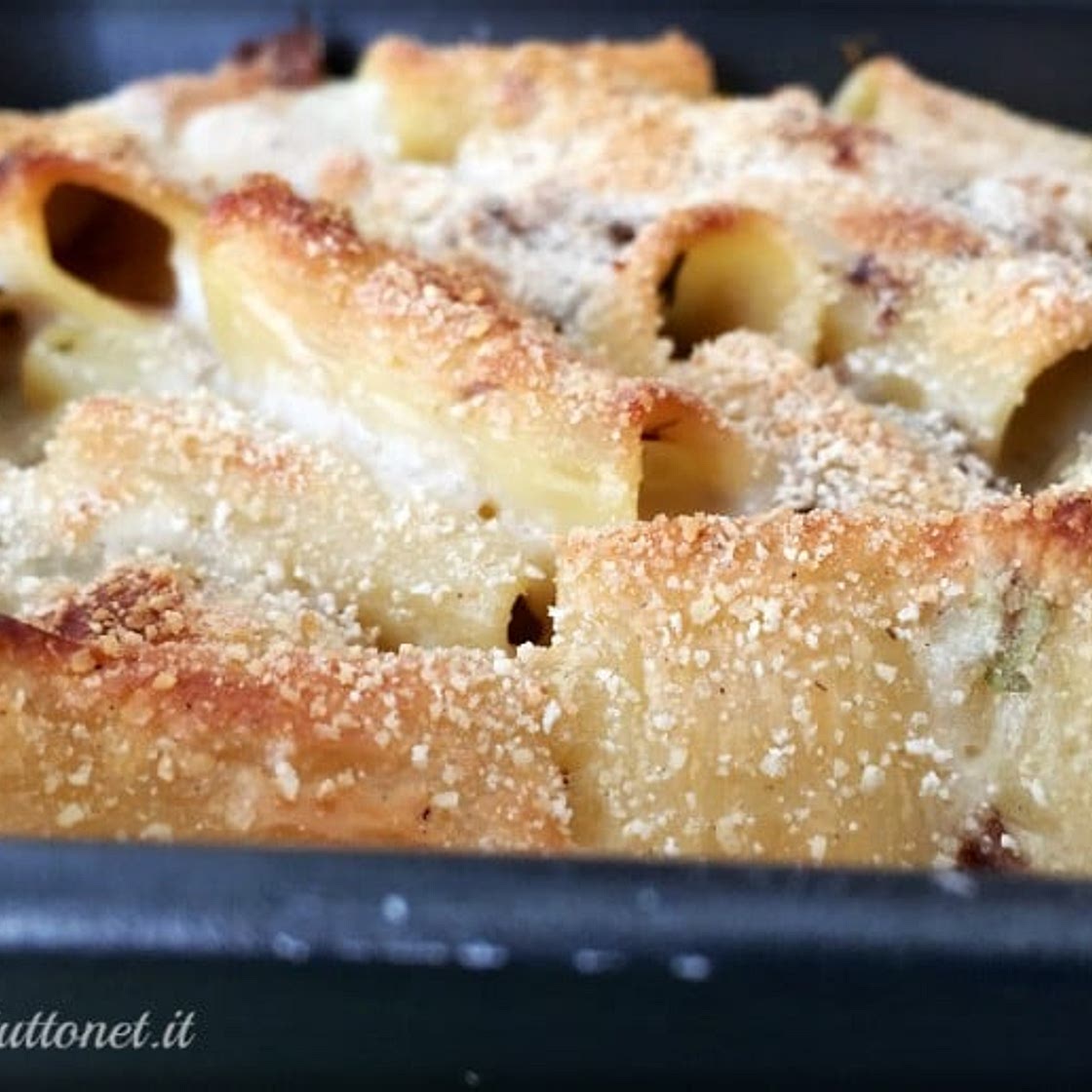 Pasta al forno con besciamella e porcini