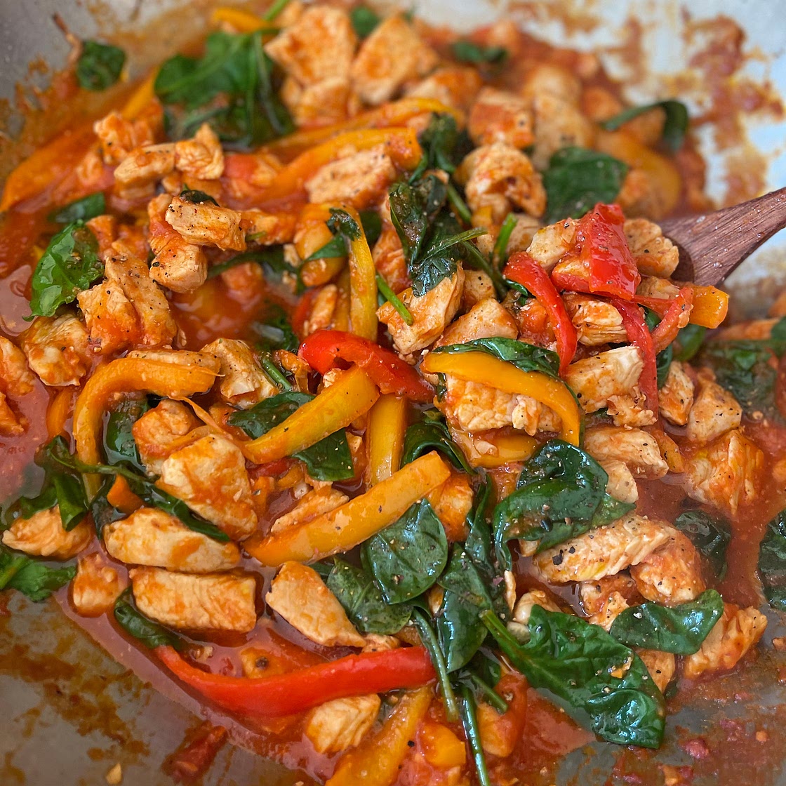 Creamy Spinach and Pepper Chicken - Join Your Life