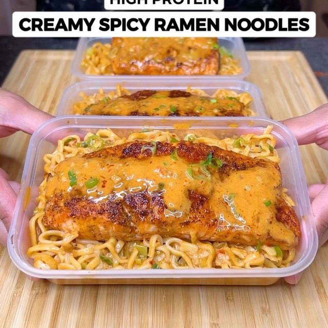 Creamy Spicy Ramen Noodles with Salmon