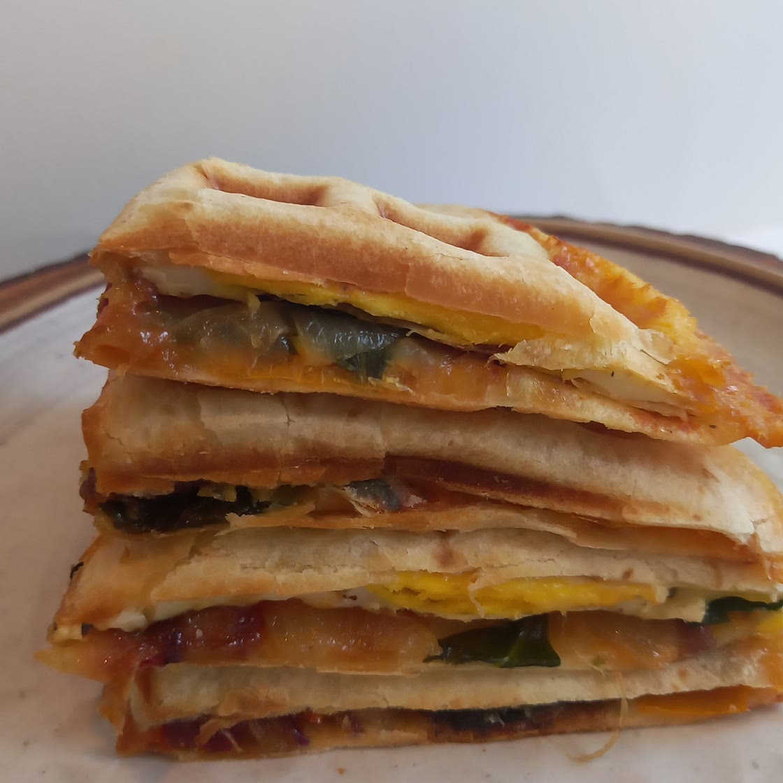 Tomato pesto egg sandwich