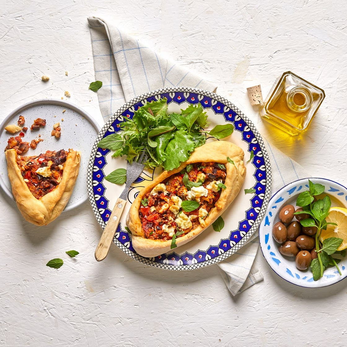 Pide mit Aubergine und Feta