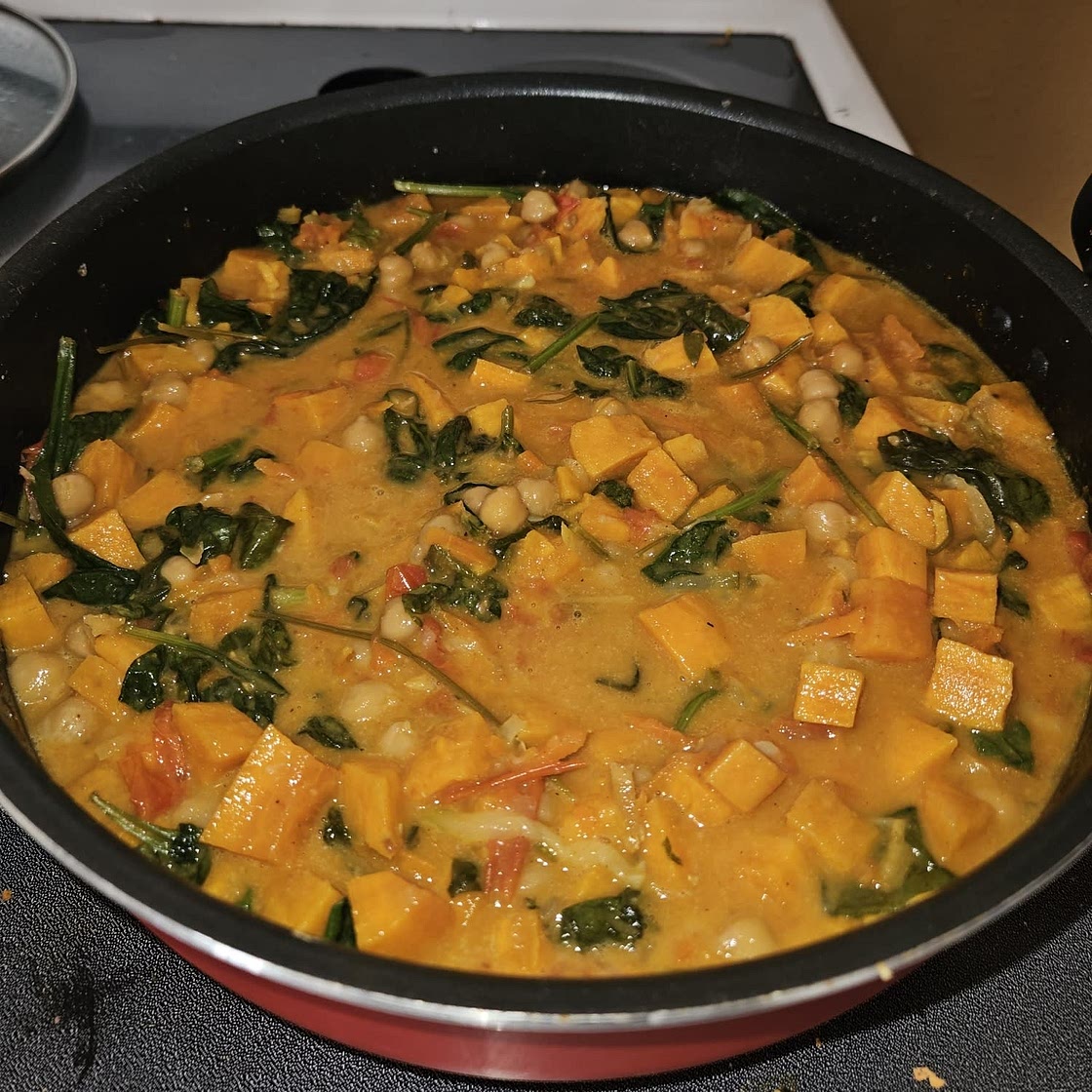 Sweet potato, chickpea & spinach curry