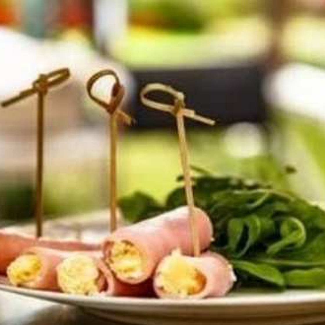 Rollos de jamón + pepino con queso cottage