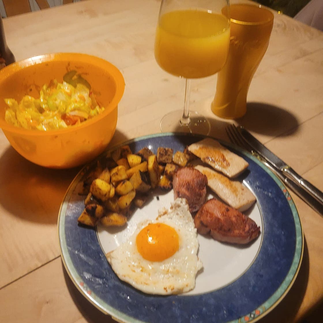 Bratkartoffeln mit Leberkäse und Salat