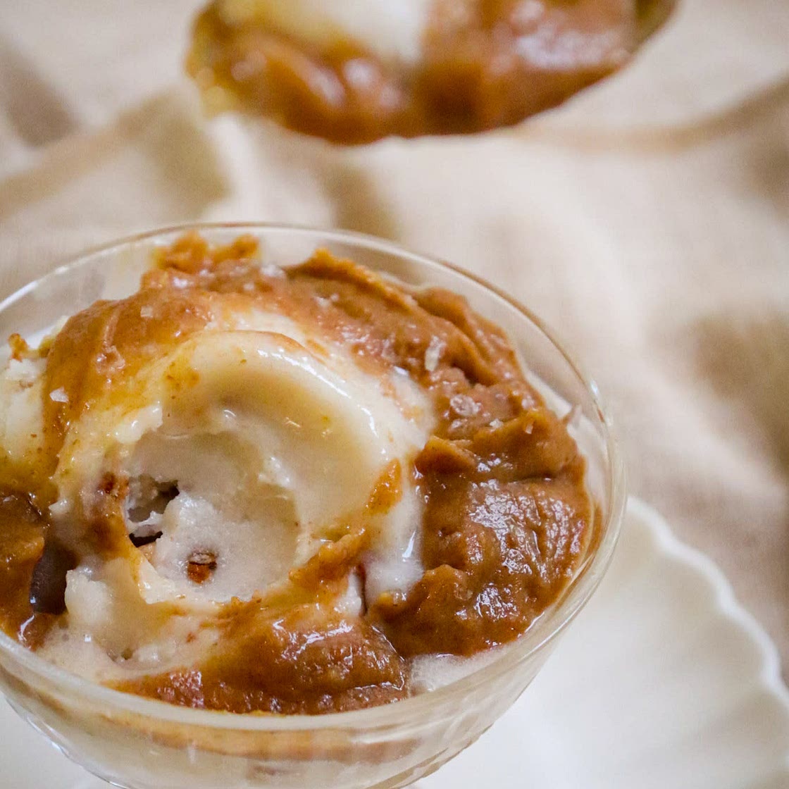 VEGAN SALTED DATE CARAMEL (easy & healthy)