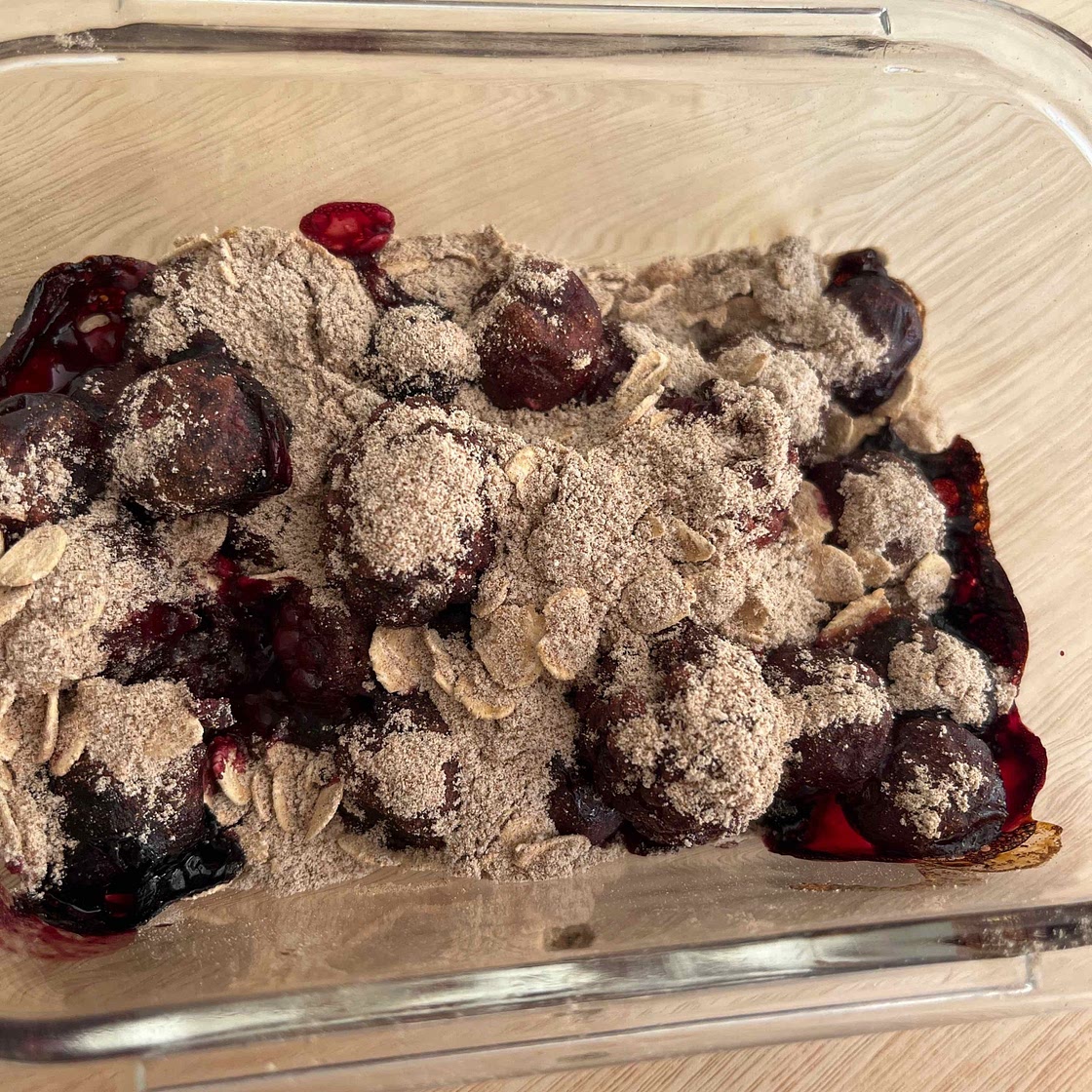 Low calorie single serve berry crumble