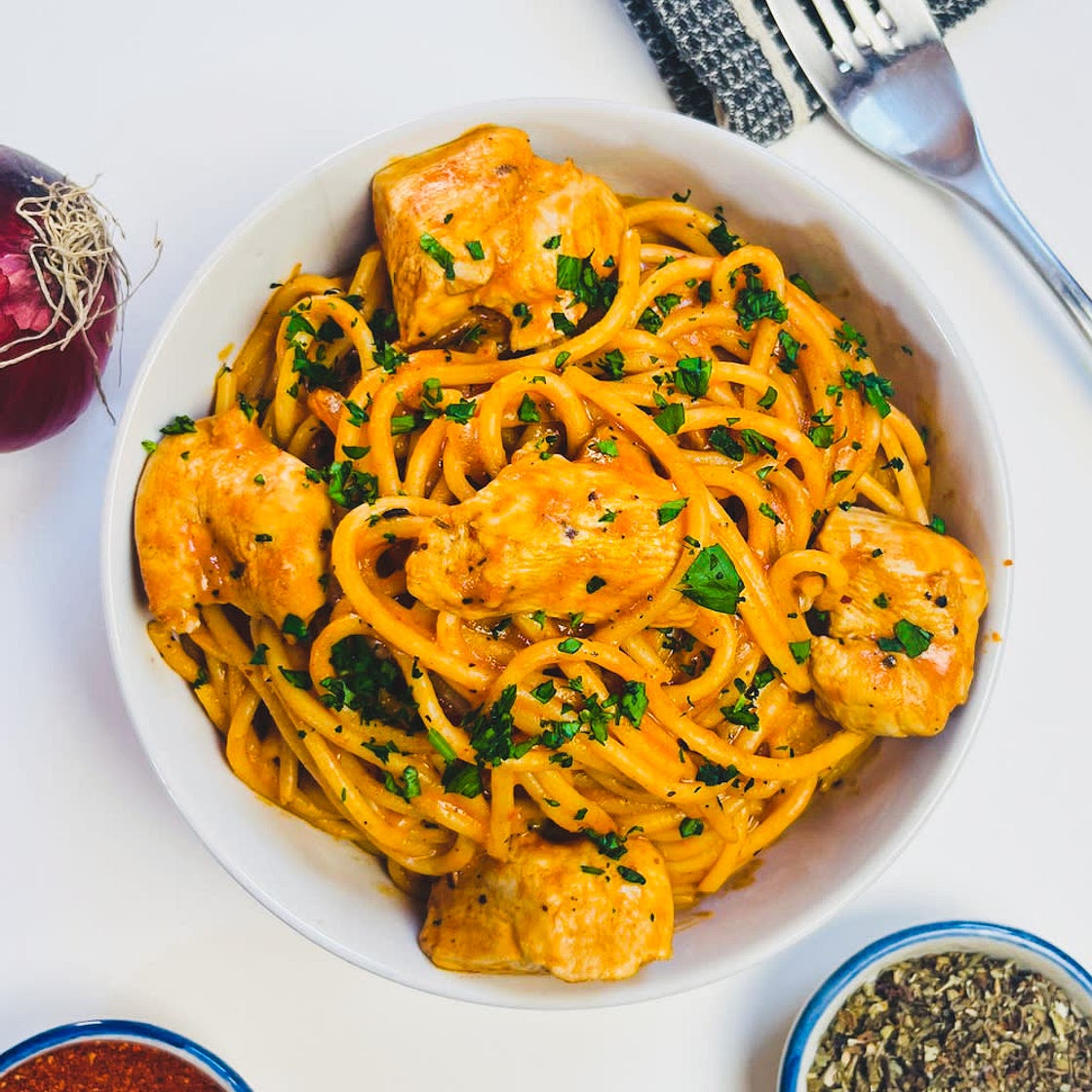 One Pot Pasta with chicken and tomato sauce