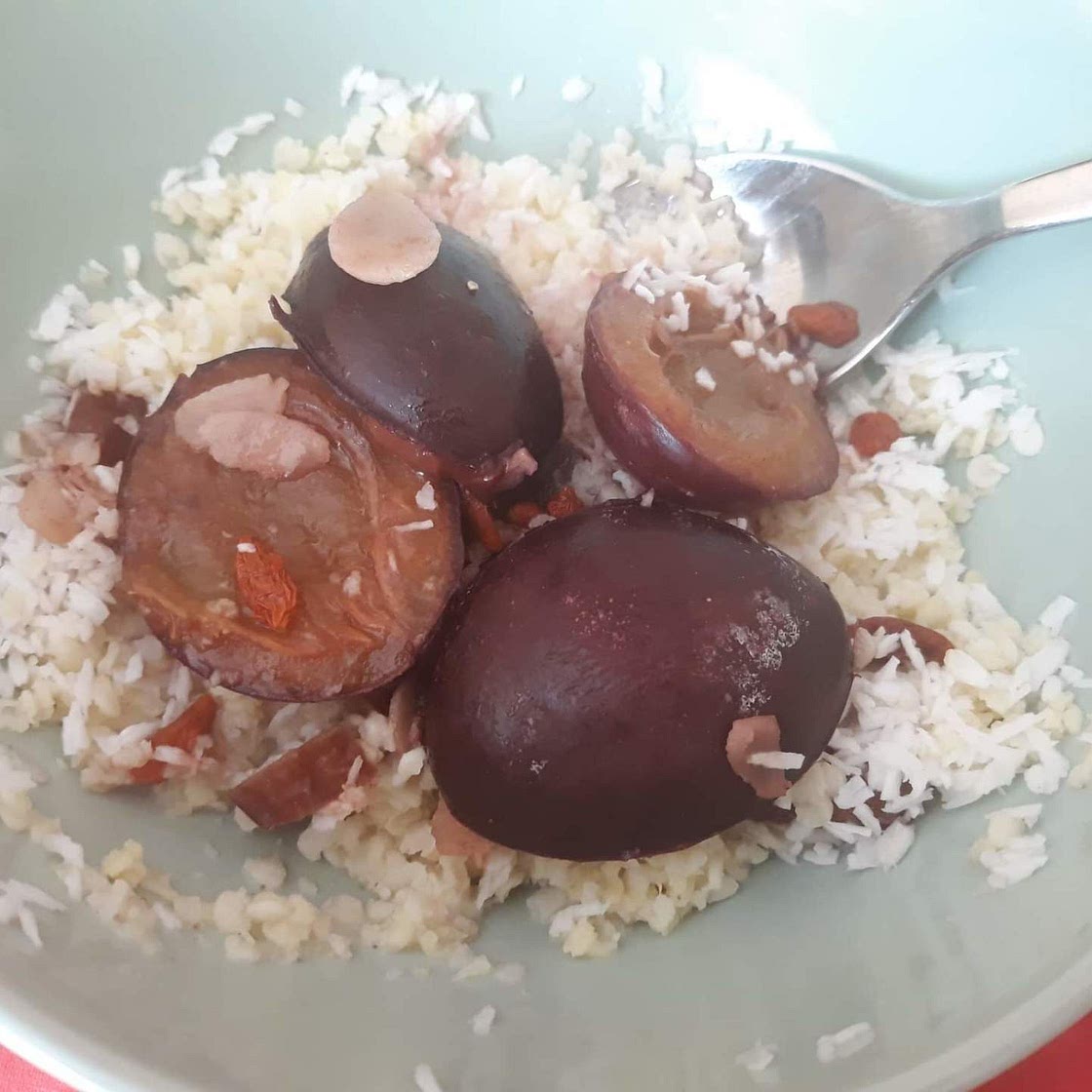 Jaglanka ze sliwkami i cynamonem