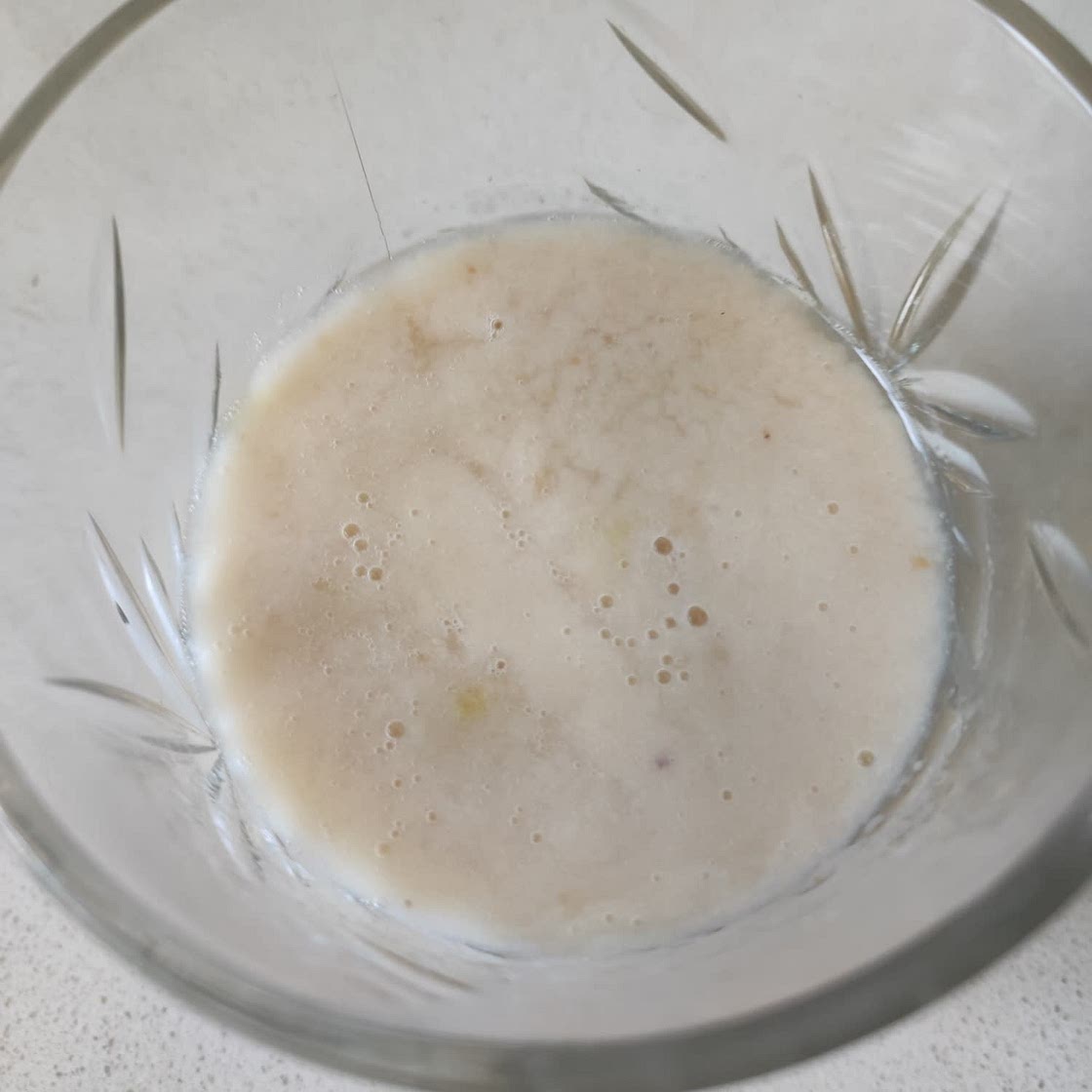 Peach, pear and fresh ginger smoothies