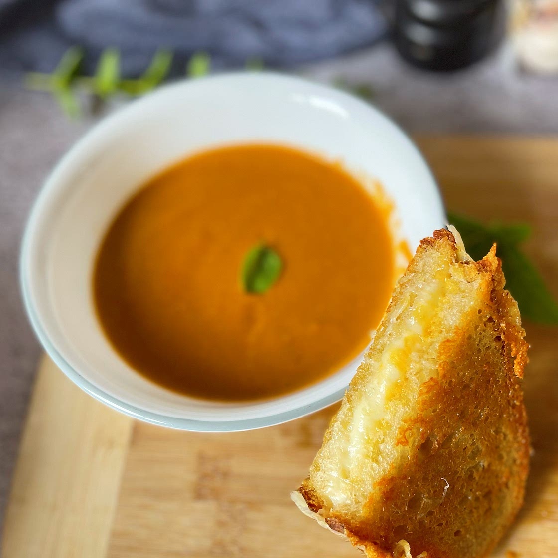 Creamy (no cream!) Roasted Tomato & Basil Soup