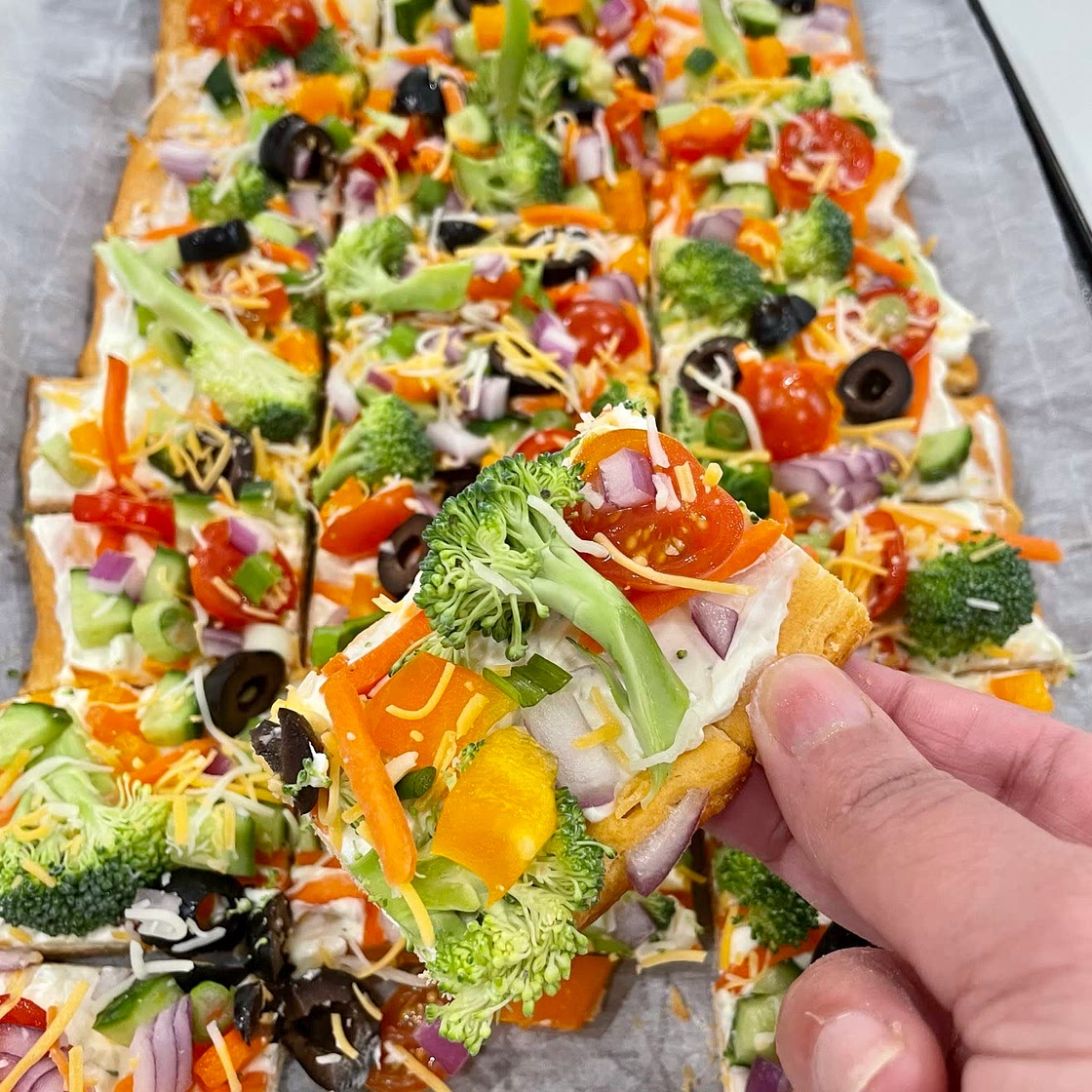 Cold veggie pizza 