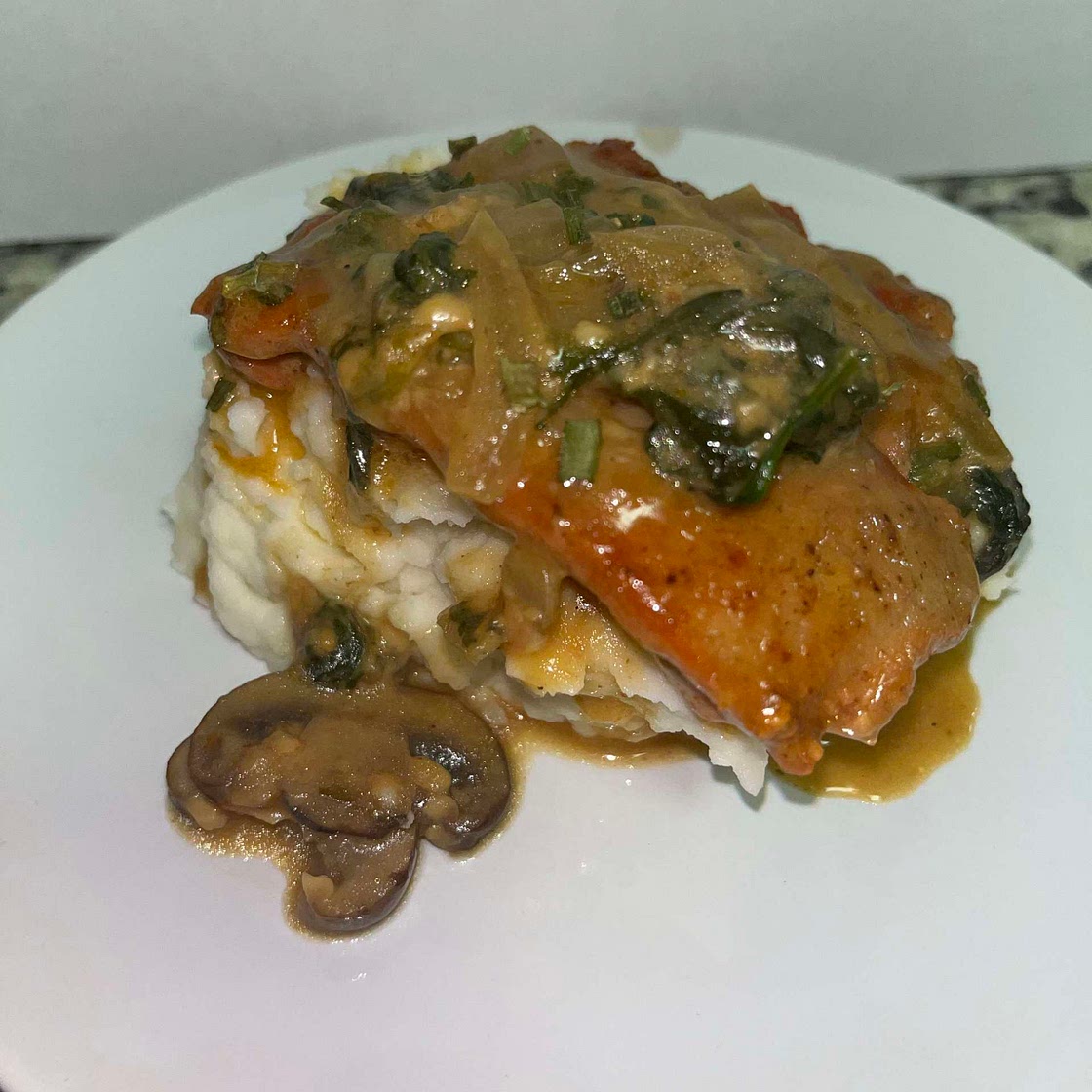 Chicken thigh with creamy garlic sauce