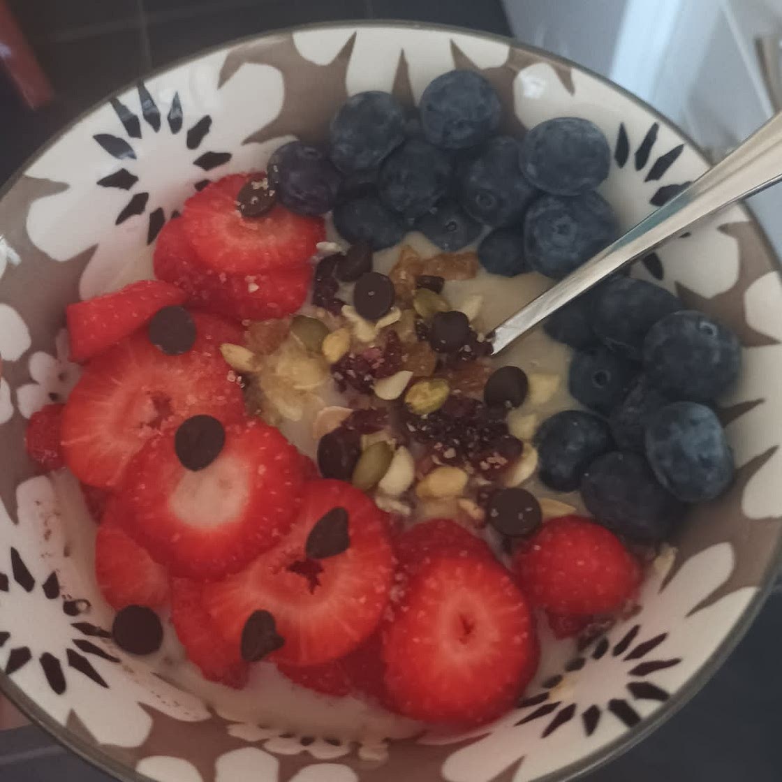 Dark Chocolate Quinoa Breakfast Bowl