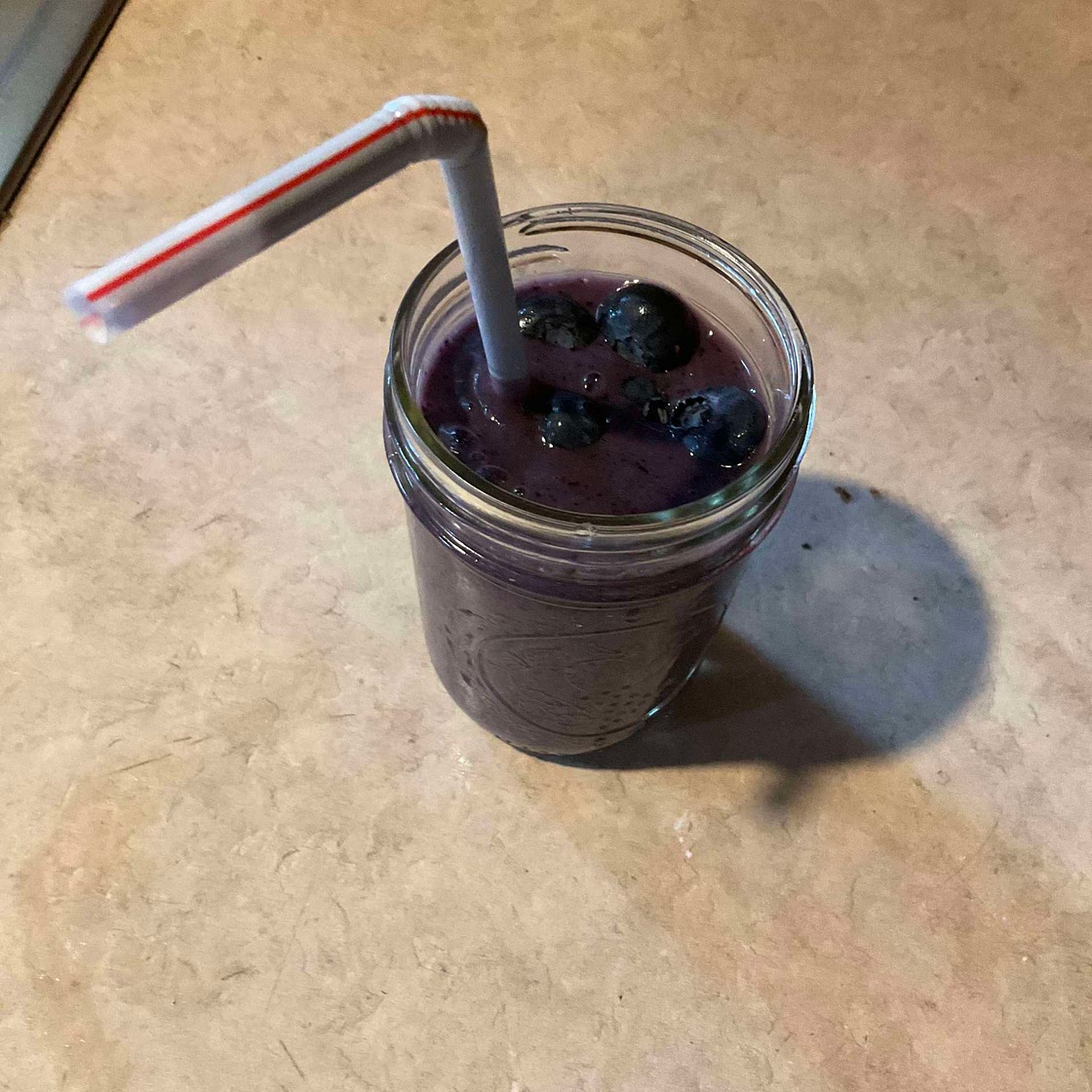 Super easy, blueberry banana smoothie