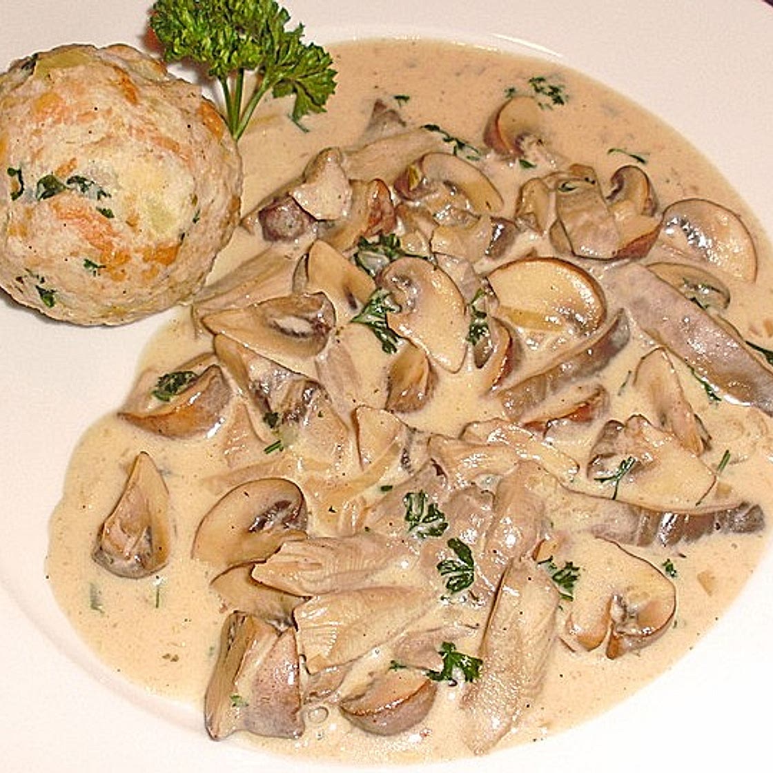 Pilzragout mit Semmelknödel