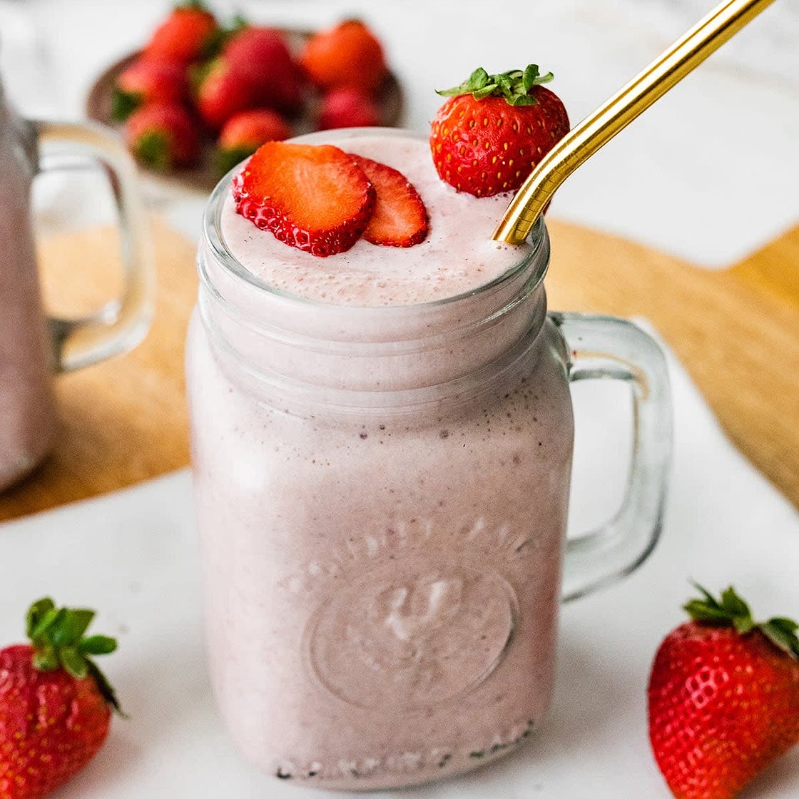 Batido de Proteina con Fresas y Arándanos