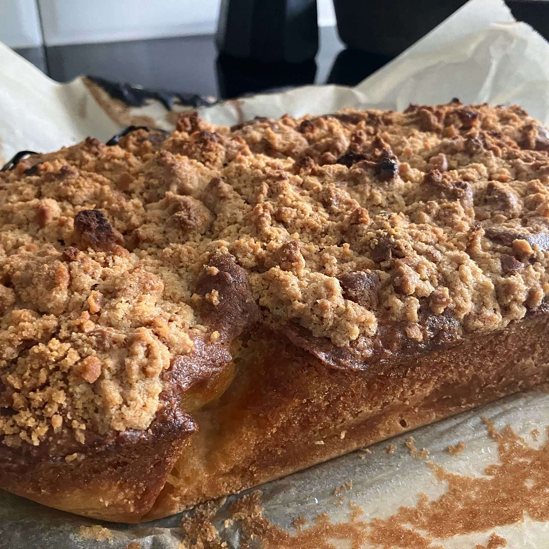 Apple Crumble Cake