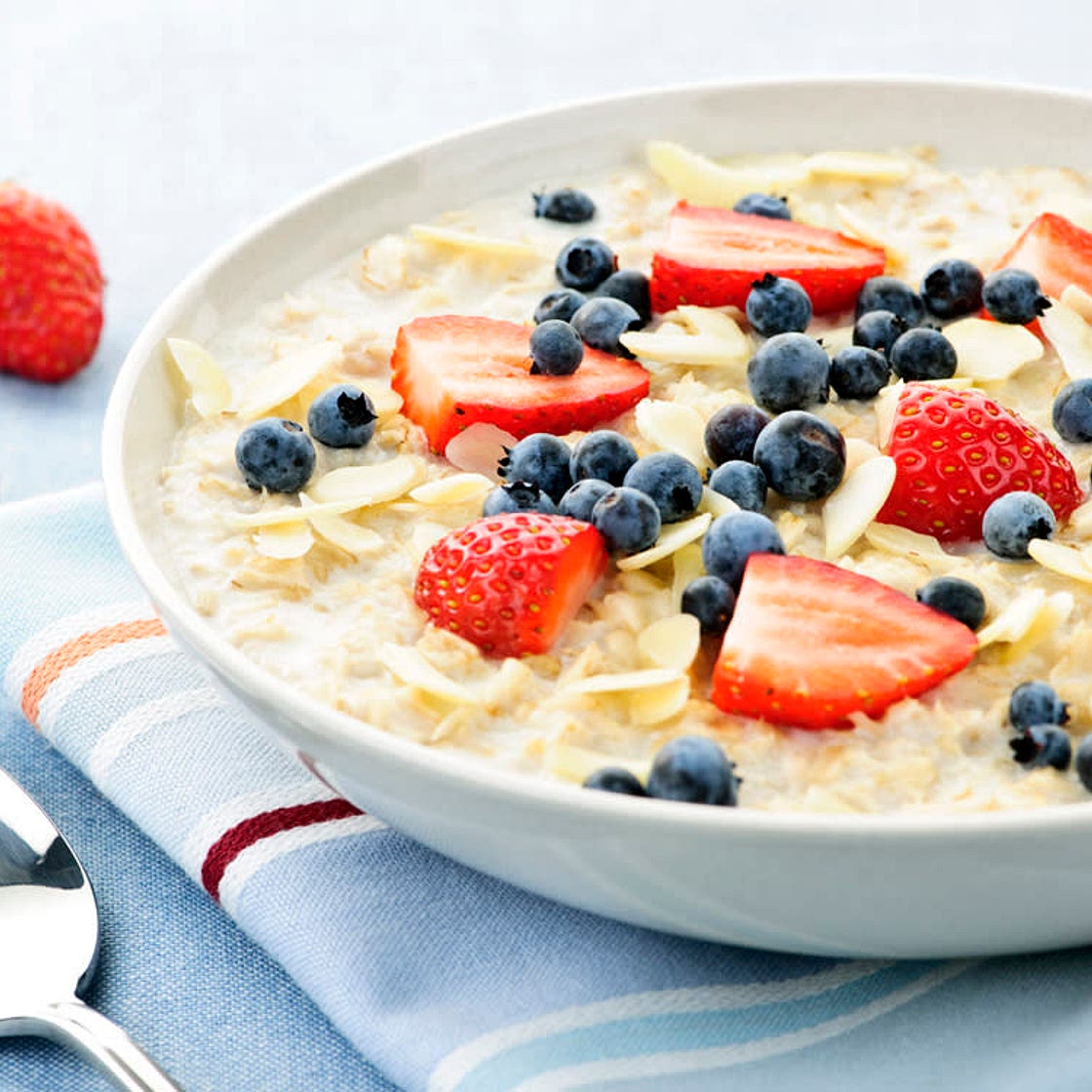 Bowl de Avena con fresas y blueberrys