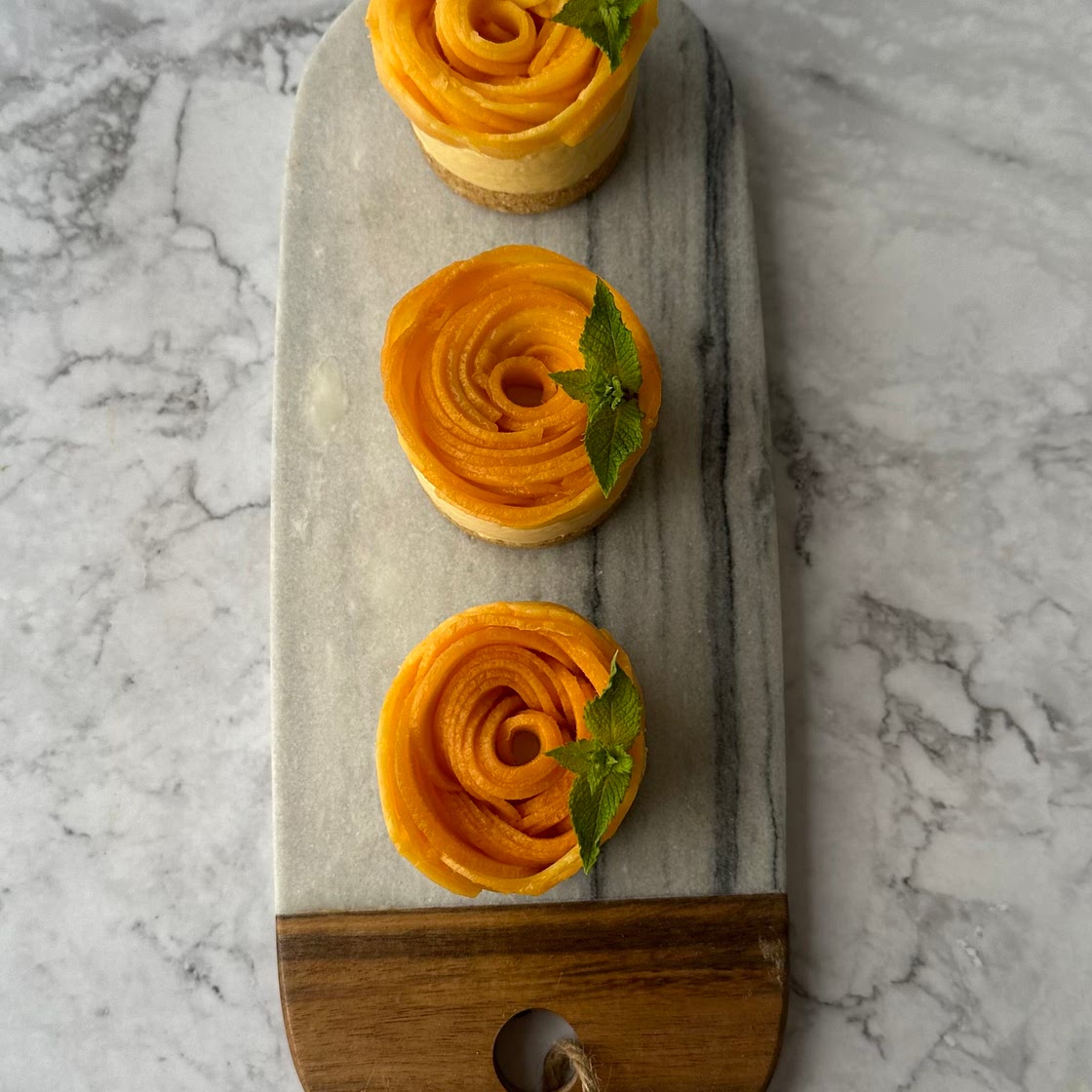 Mango Rosettes Mini Cheesecake 