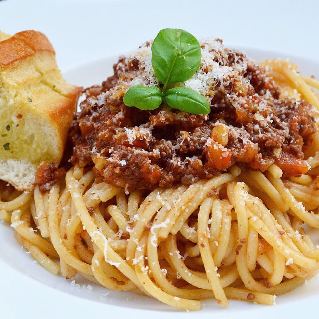 Spaghetti with Garlic Bread