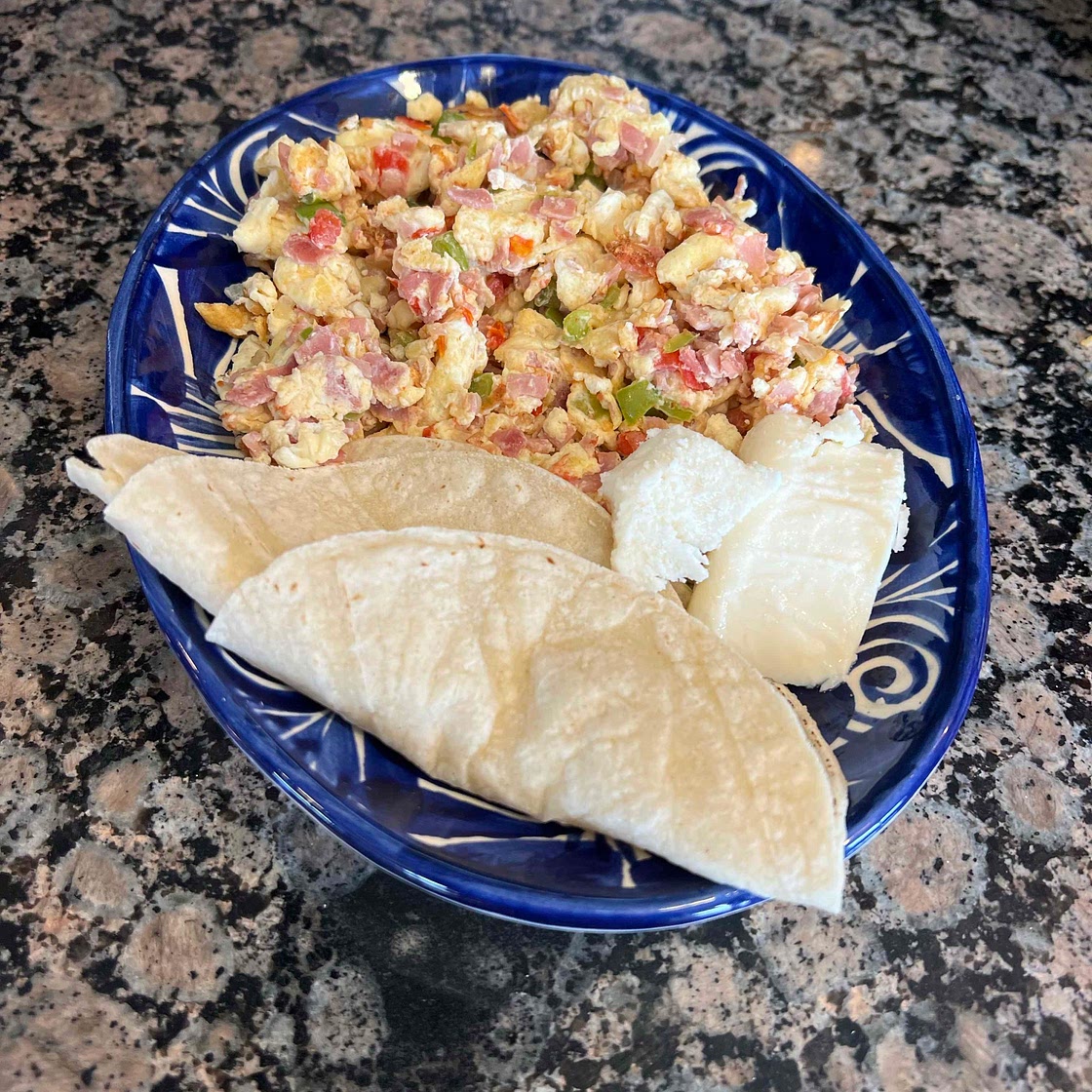 HUEVO Y JAMÓN A LA MEXICANA 