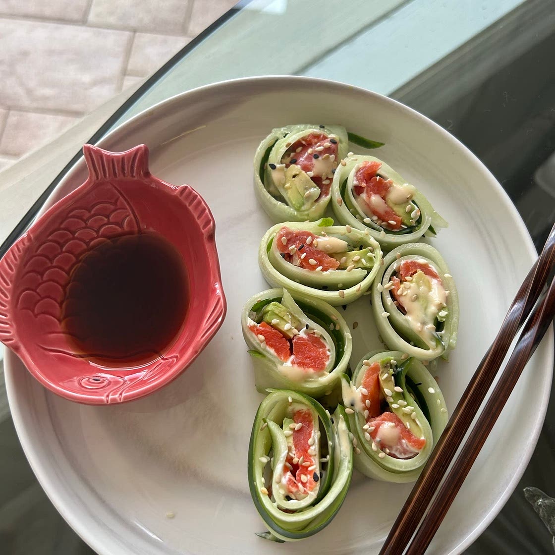 Cucumber Salmon Sushi Roll