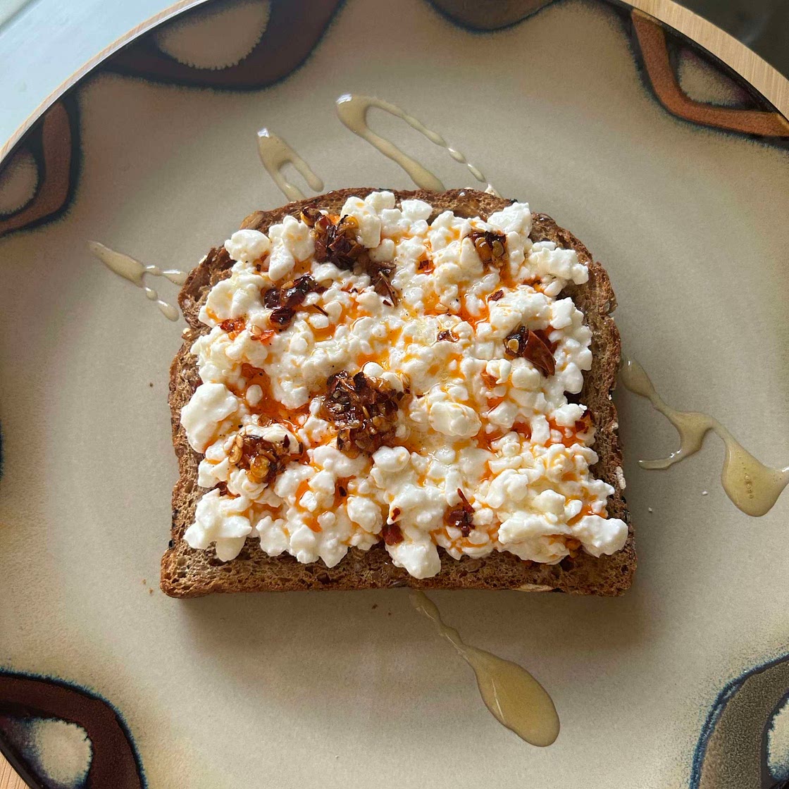 Sweet&Spicy Cottage Cheese Toast