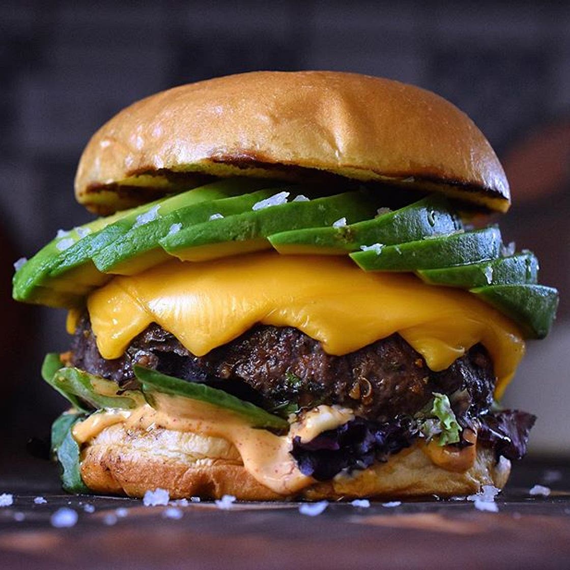 Cheeseburger With Avocado And Spicy Chipotle Mayo