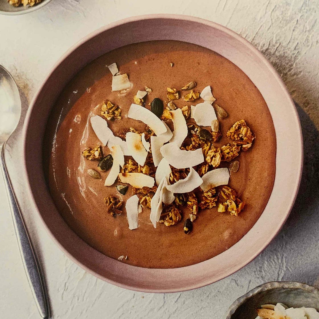 Snickers smoothie bowl