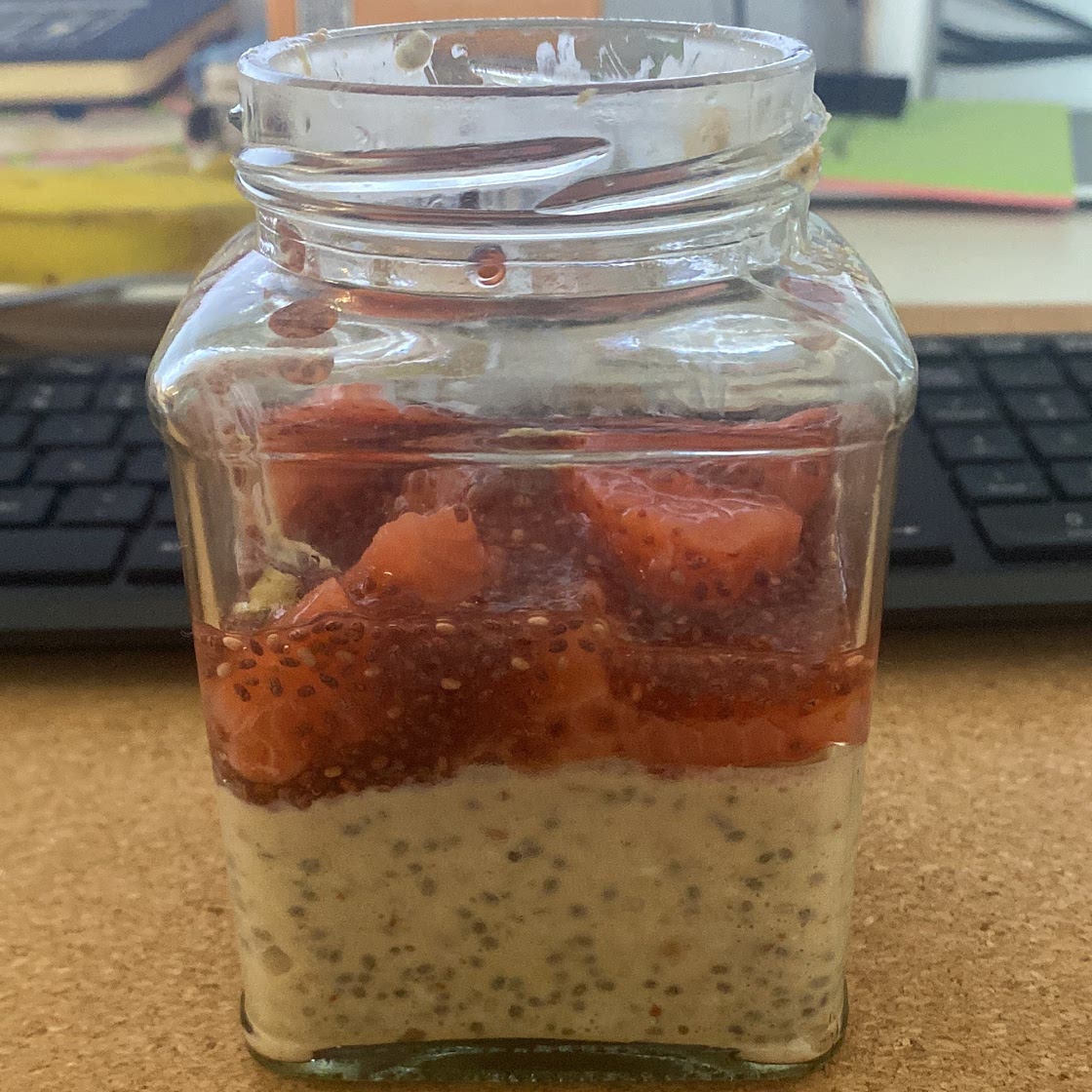 PEANUT BUTTER & JAM OVERNIGHT OATS