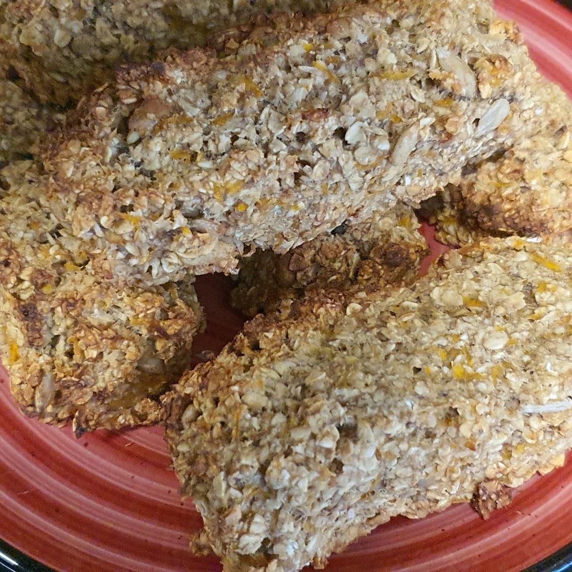 'Carrot cake' healthy breakfast bars