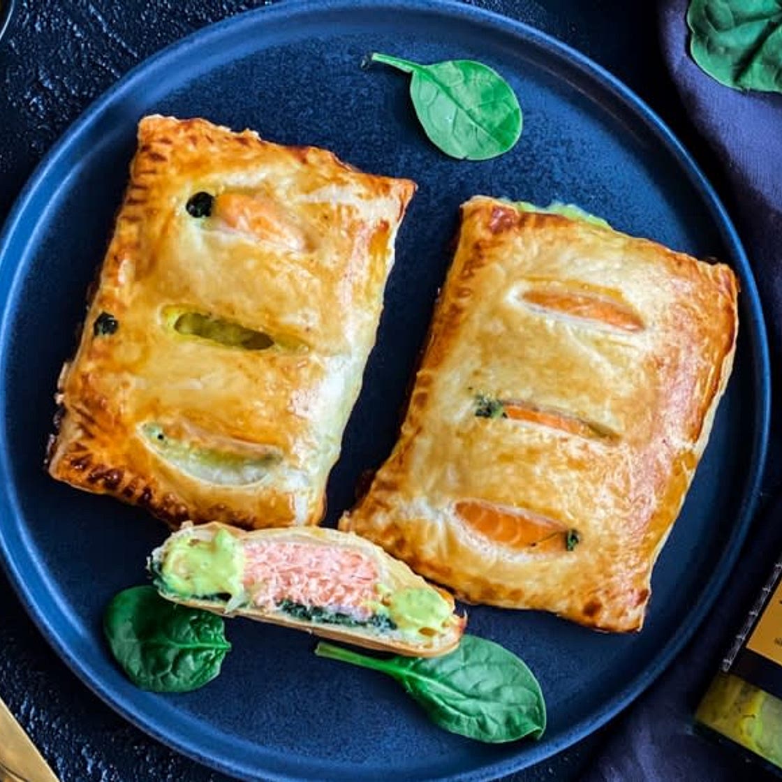 Blätterteigtaschen mit Spinat, Lachs und Feta