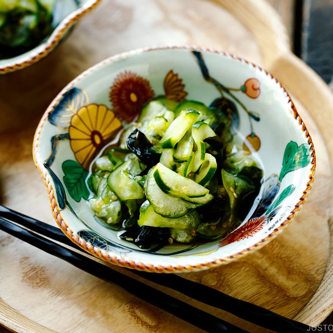 Japanese Cucumber Salad (Sunomono)