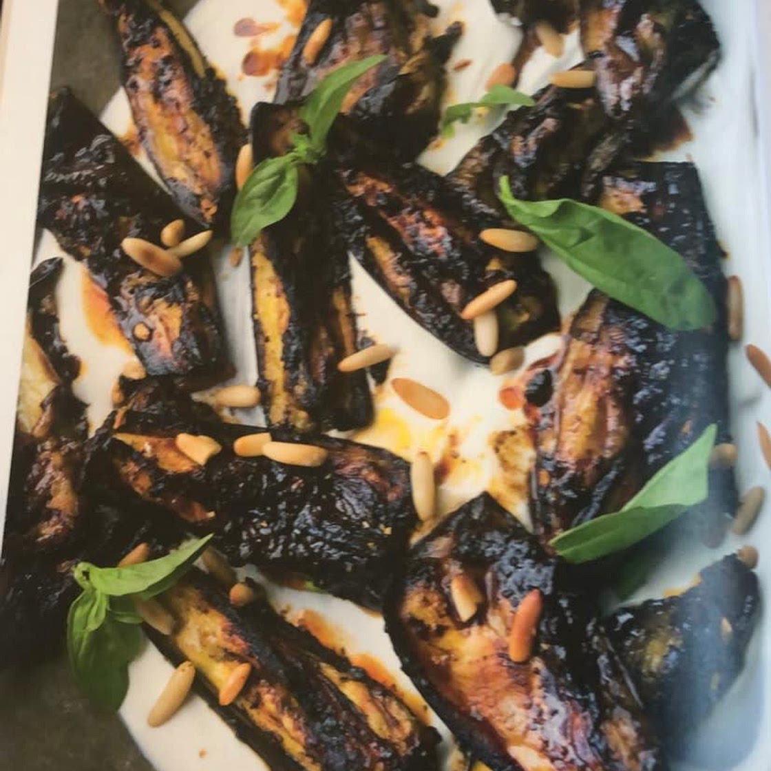 Geroosterde aubergine met zwarte knoflook van Ottolenghi