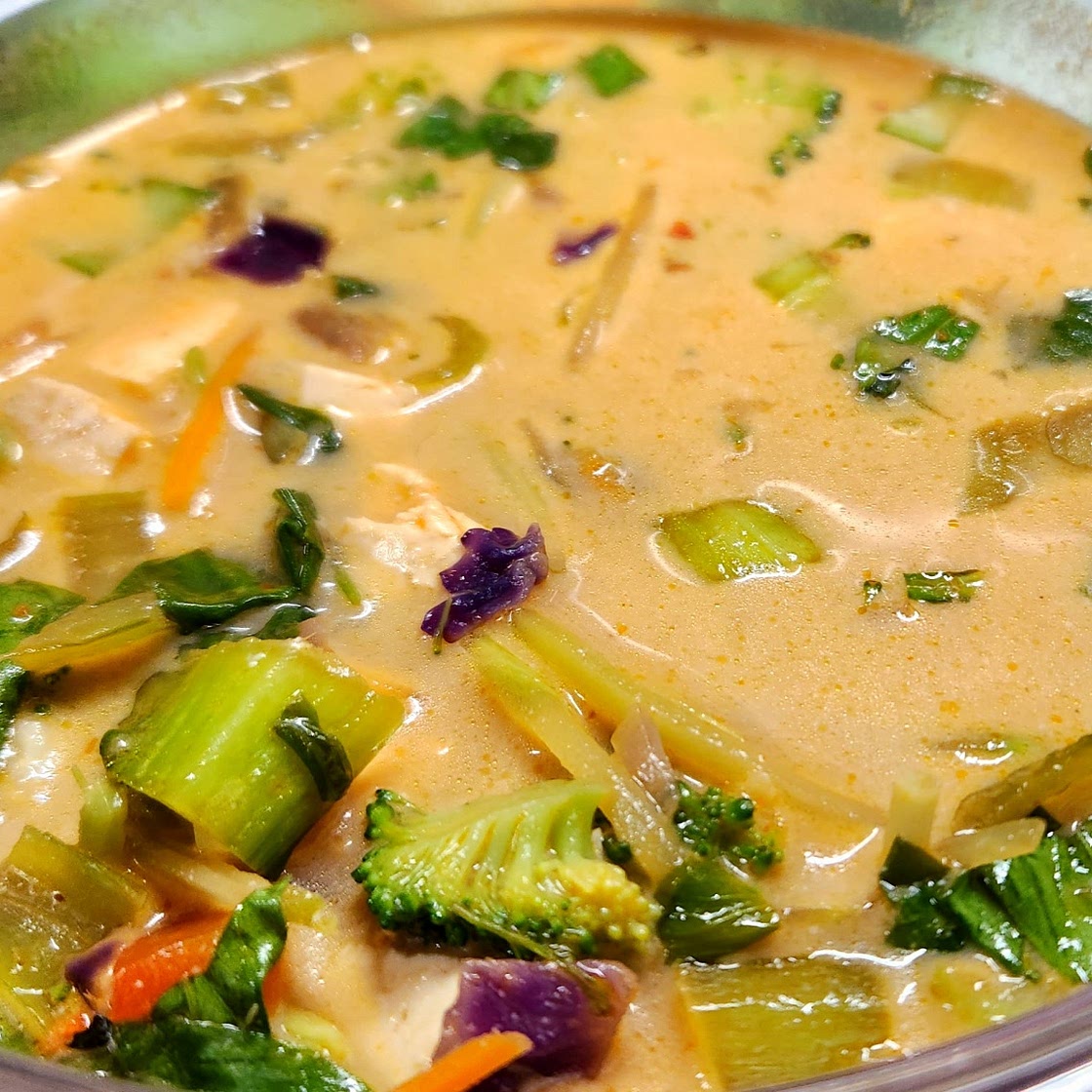 RED THAI COCONUT VEGETABLE SOUP