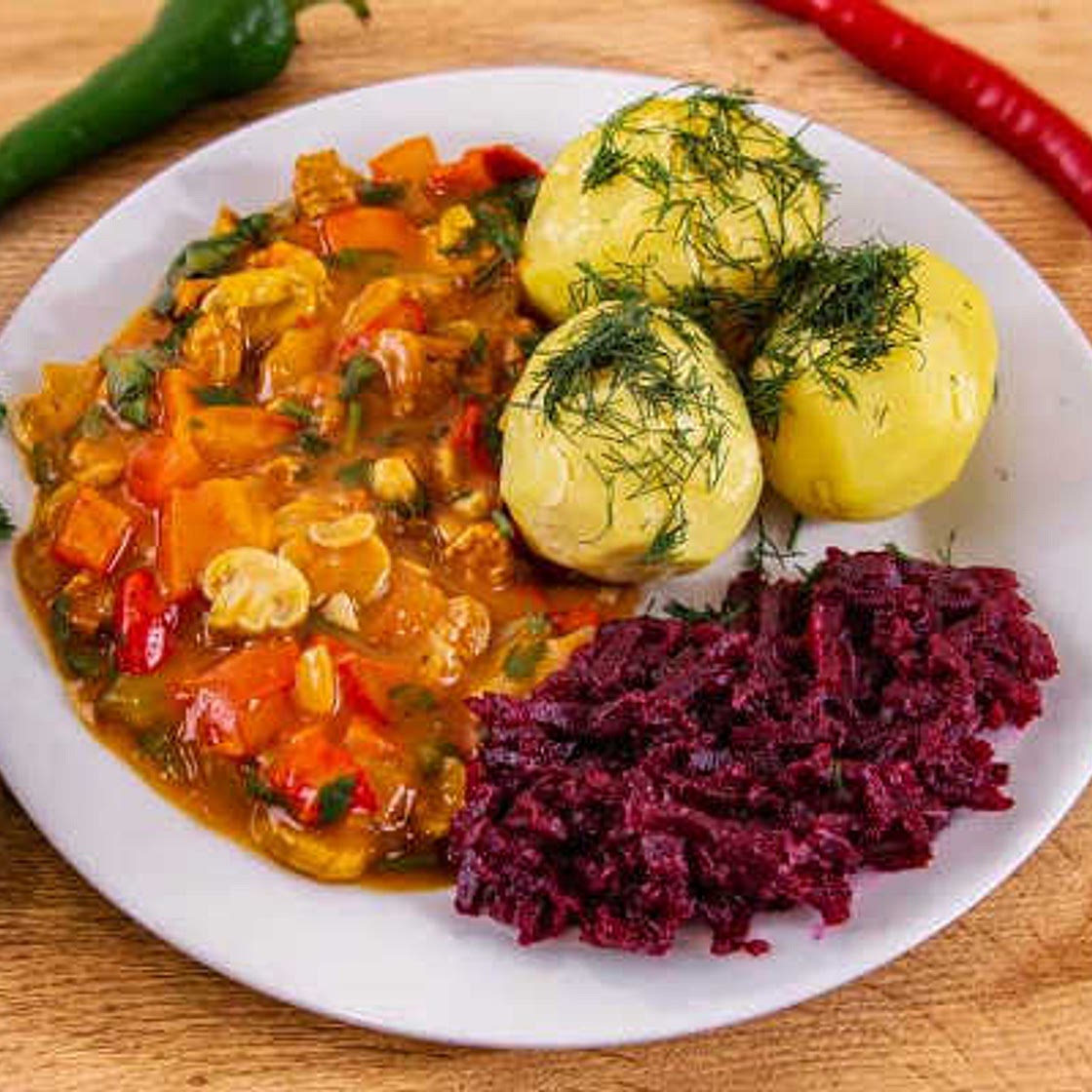 Ania - Gulasz po węgiersku z ziemniakami