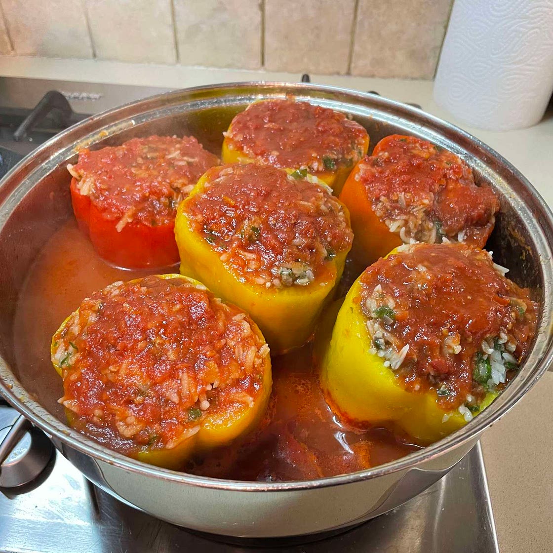 פלפלים ממולאים בשר ואורז