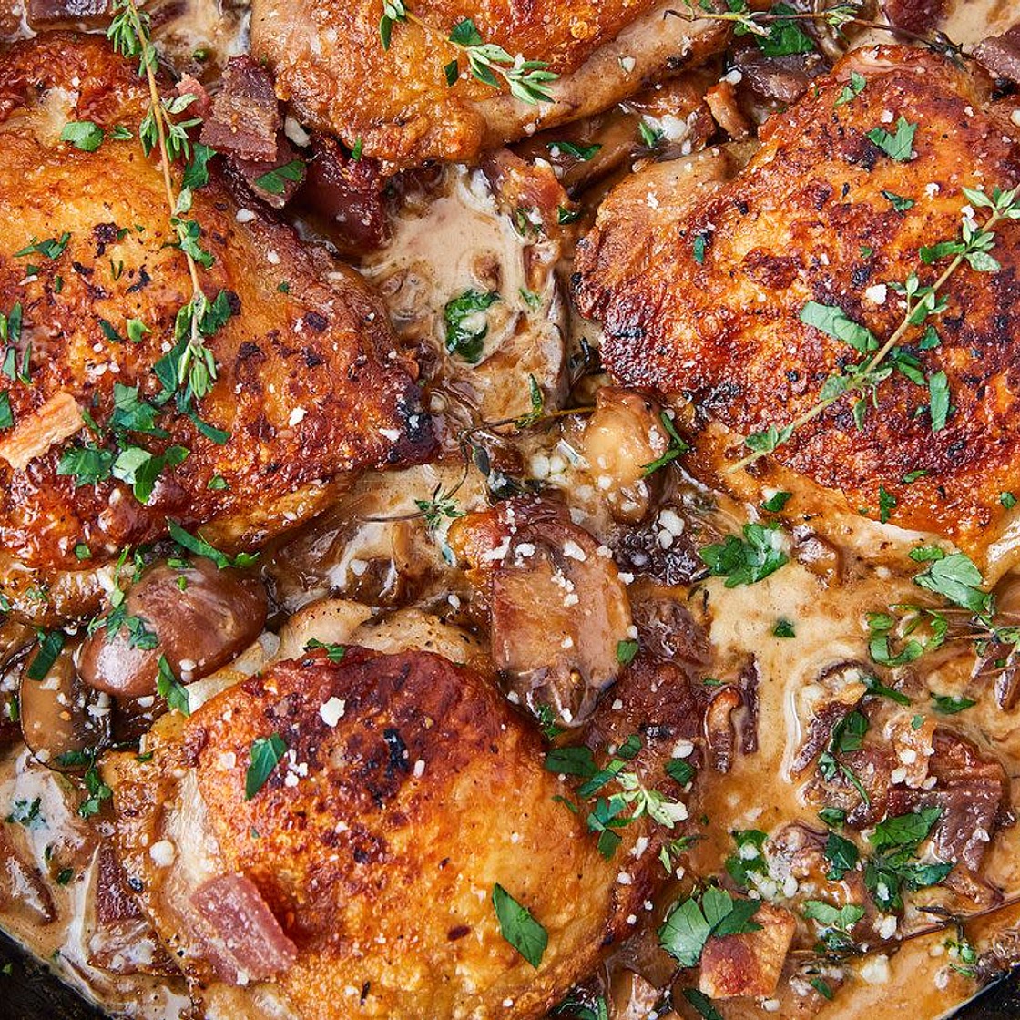 Bacon Chicken Thighs With Garlic Cream Sauce