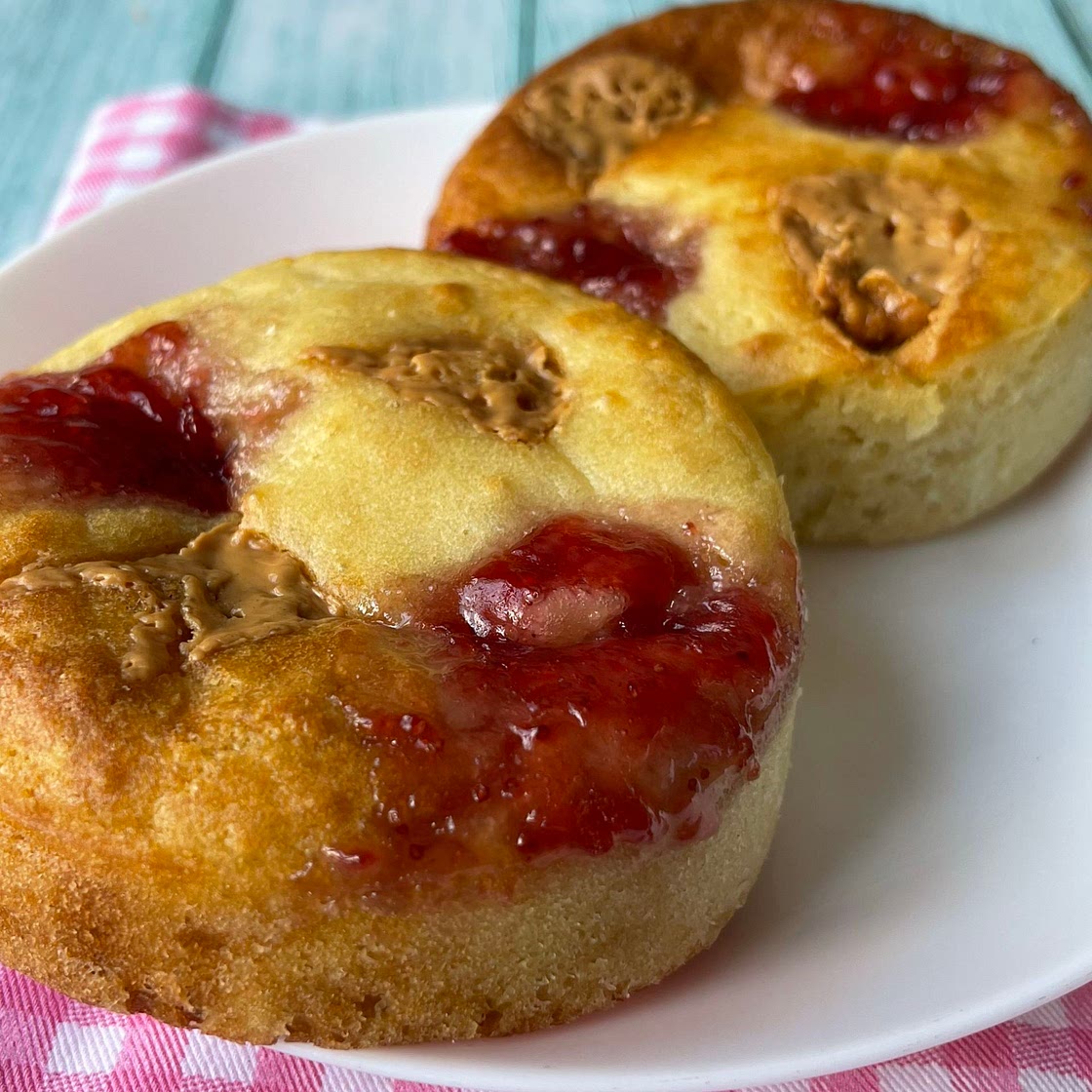 Fluffy Peanut butter and Jelly Baked Pancakes 