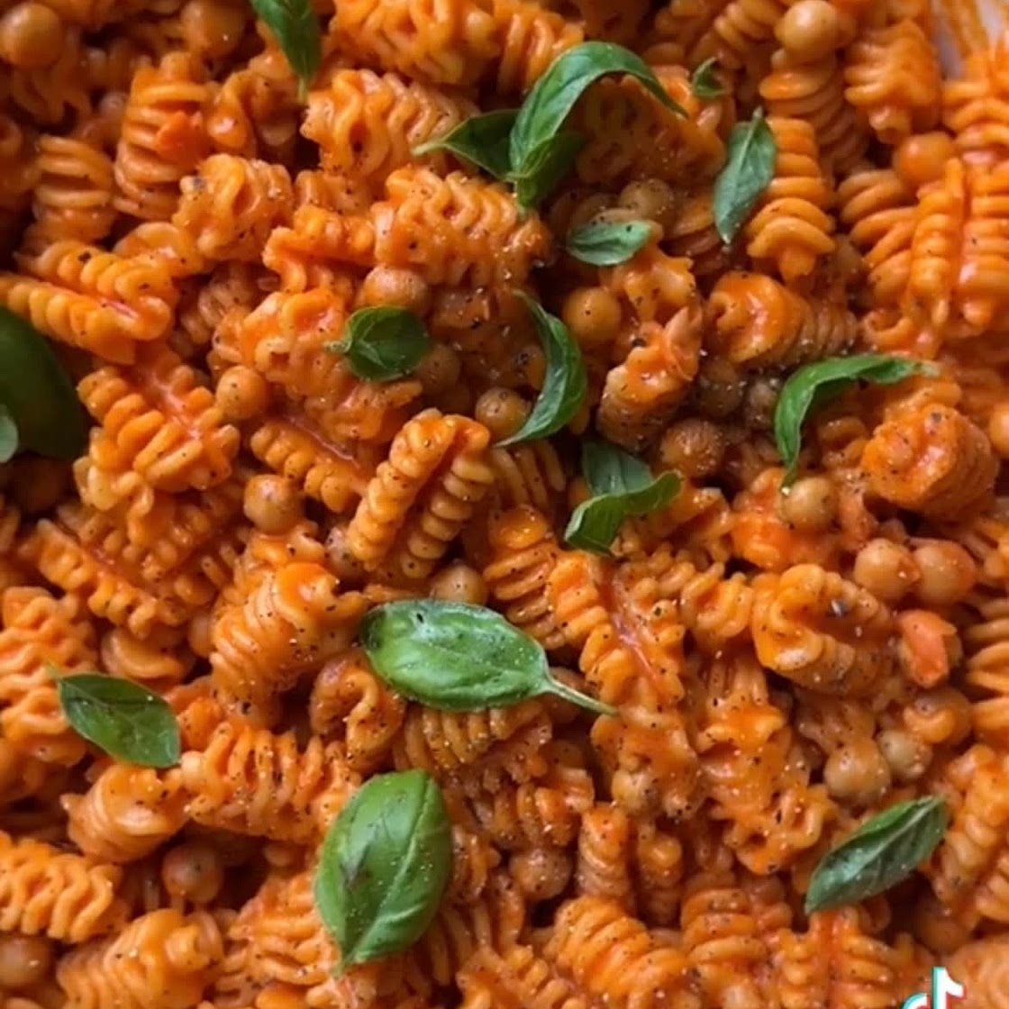 Roasted Red Pepper Pasta with Chickpeas