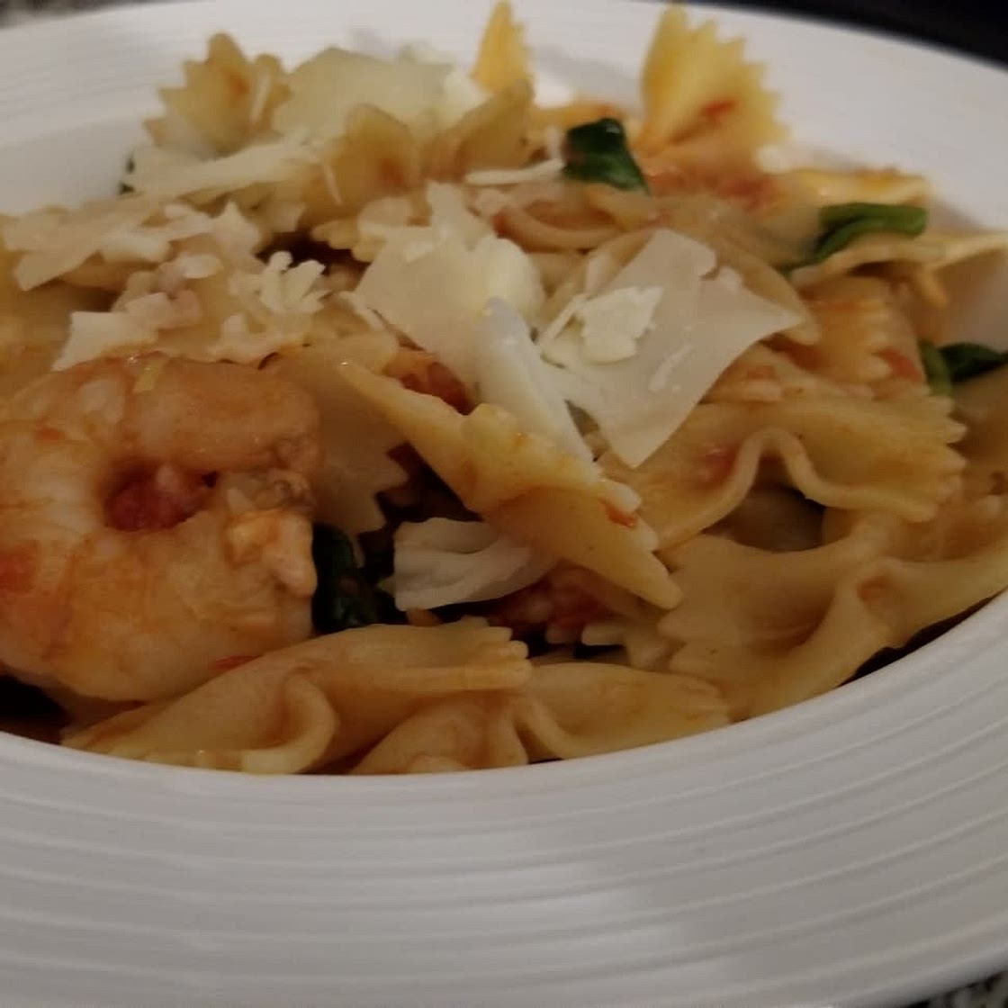 Shrimp Tomato Spinach Pasta in Garlic Butter Sauce