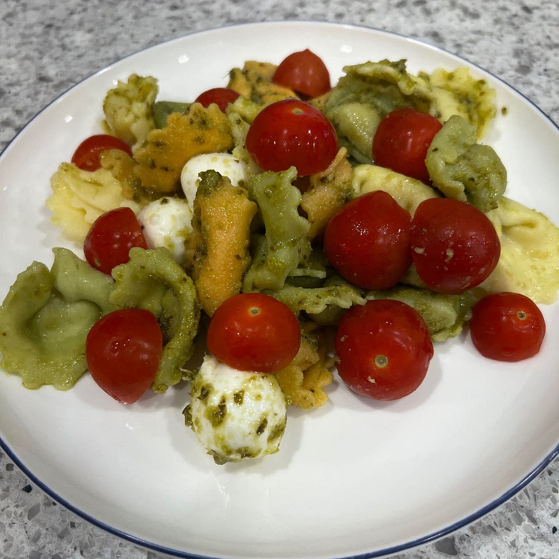 Easy Pesto Tortellini Pasta Salad